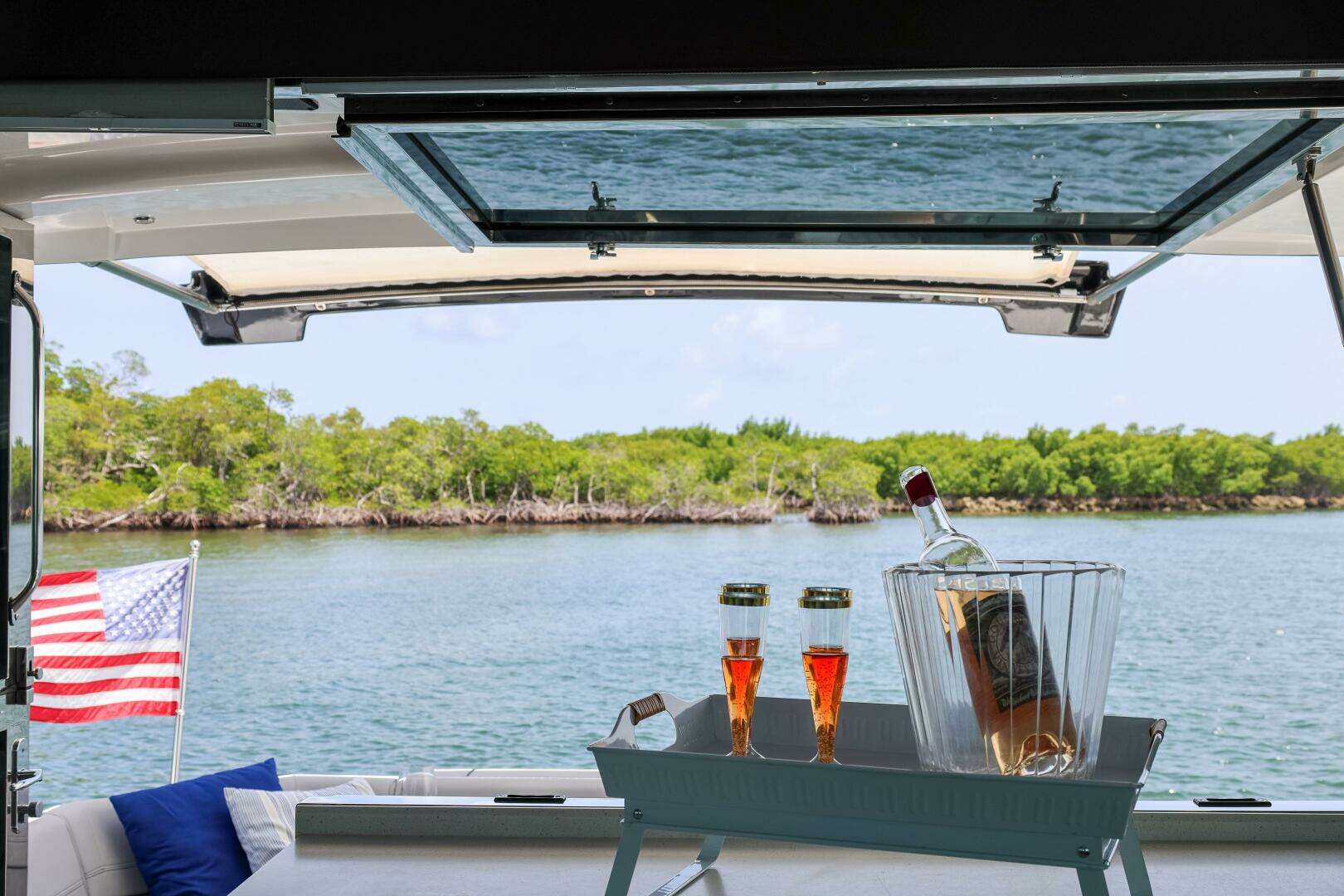 2014 Cruisers Yachts 45 Cantius - Image 31
