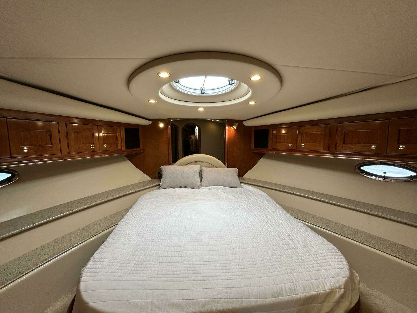 2003 Cruisers Yachts 540 Express - Image 17