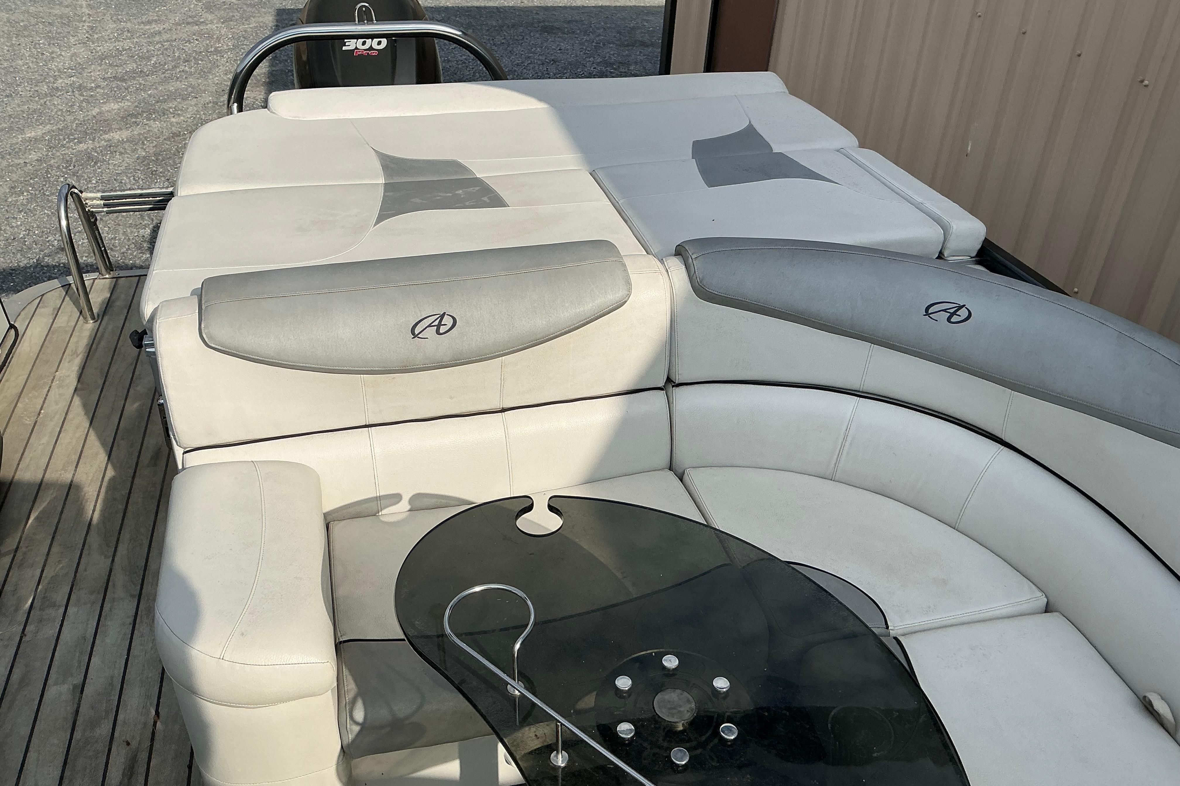2014 Avalon 25 ft. Paradise Elite pontoon boat with luxurious seating and sleek design.