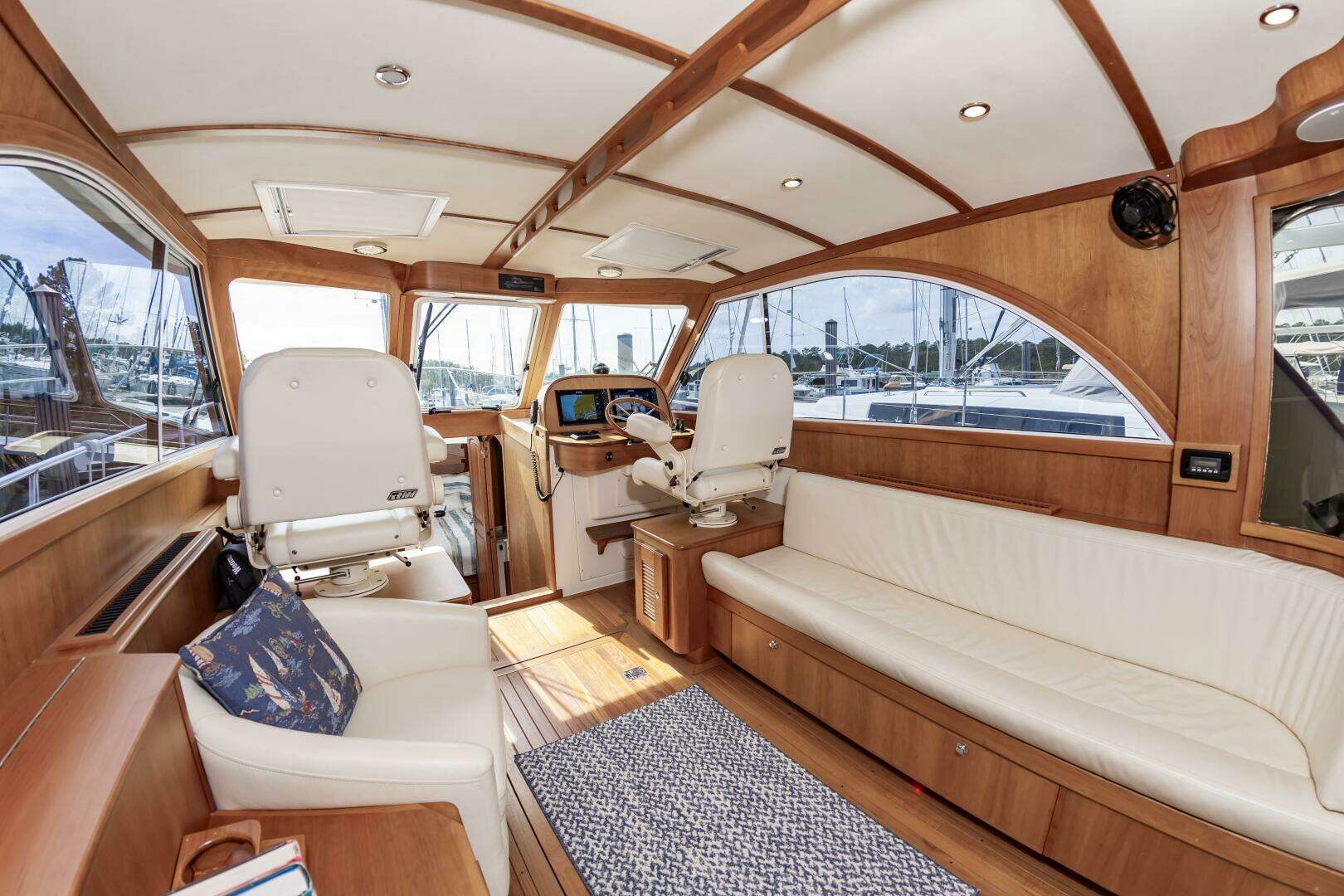2018 Legacy 36 - Image 15