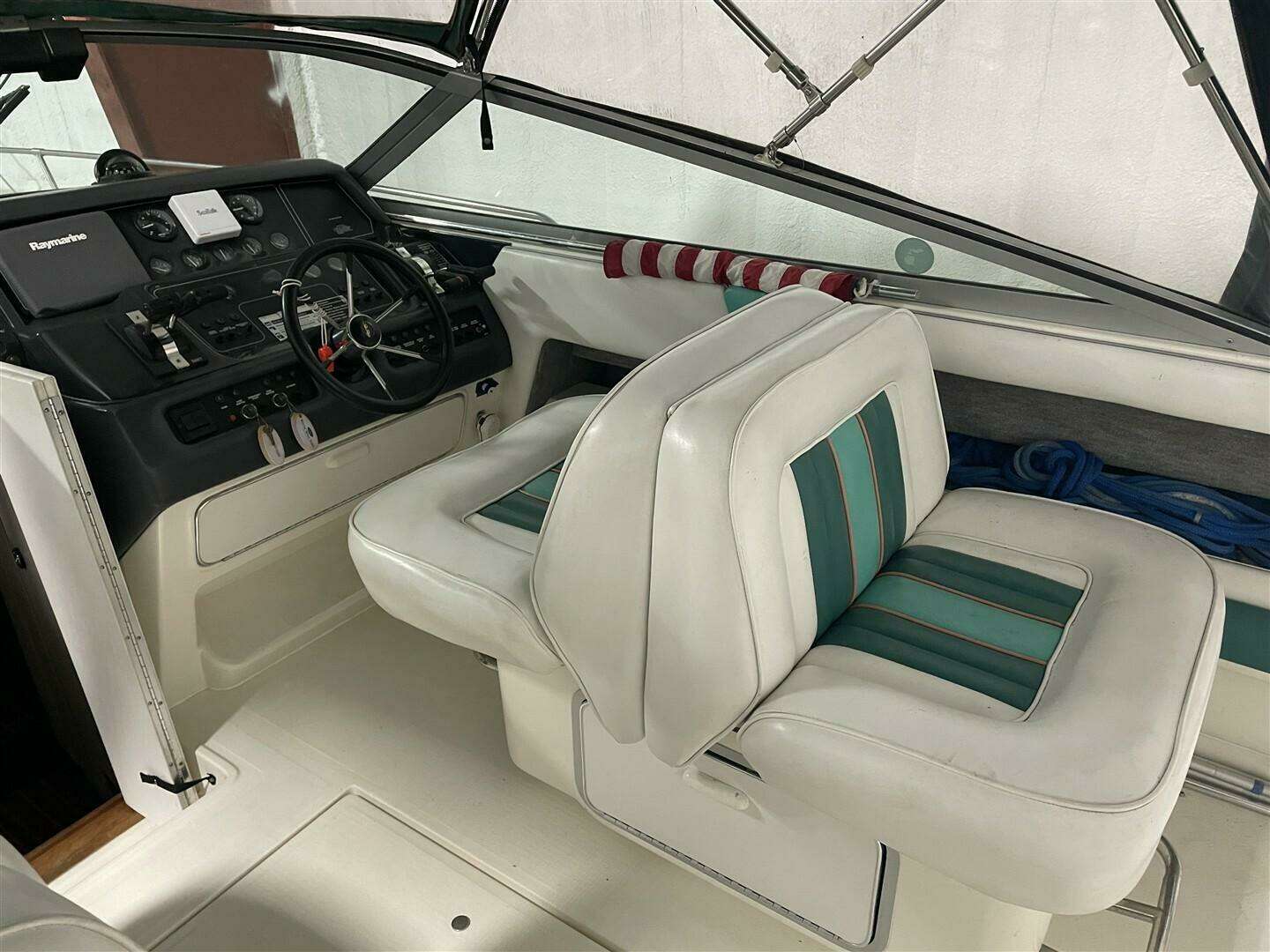 1993 Sea Ray 300 Weekender - Image 9