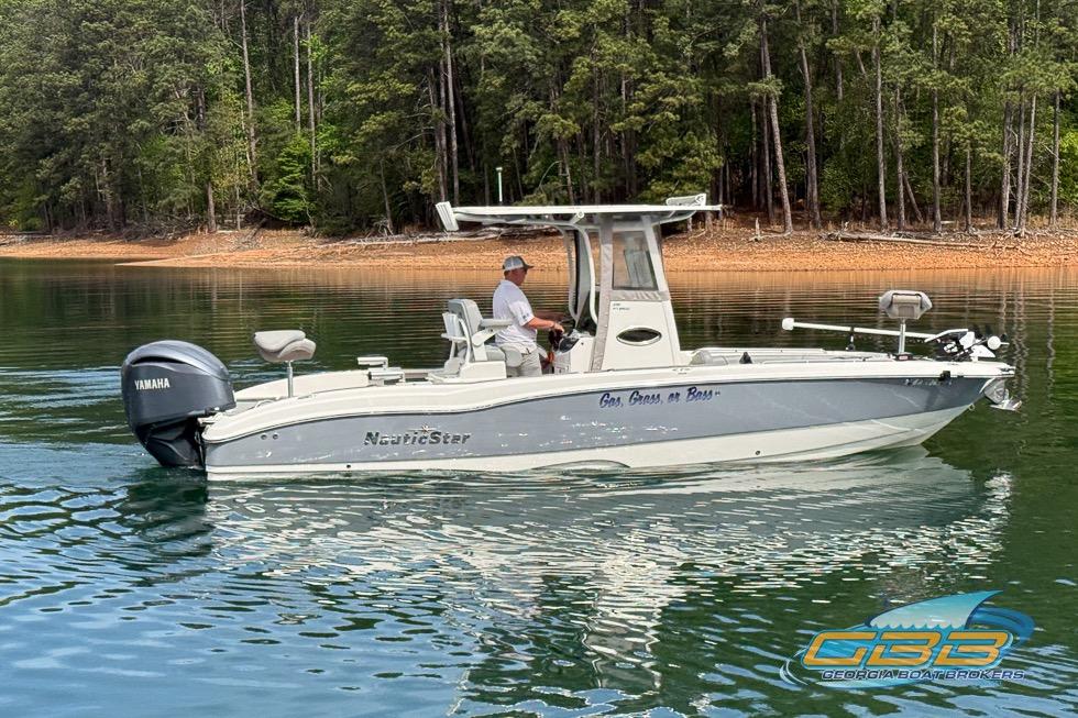 2022 NauticStar 251 Hybrid