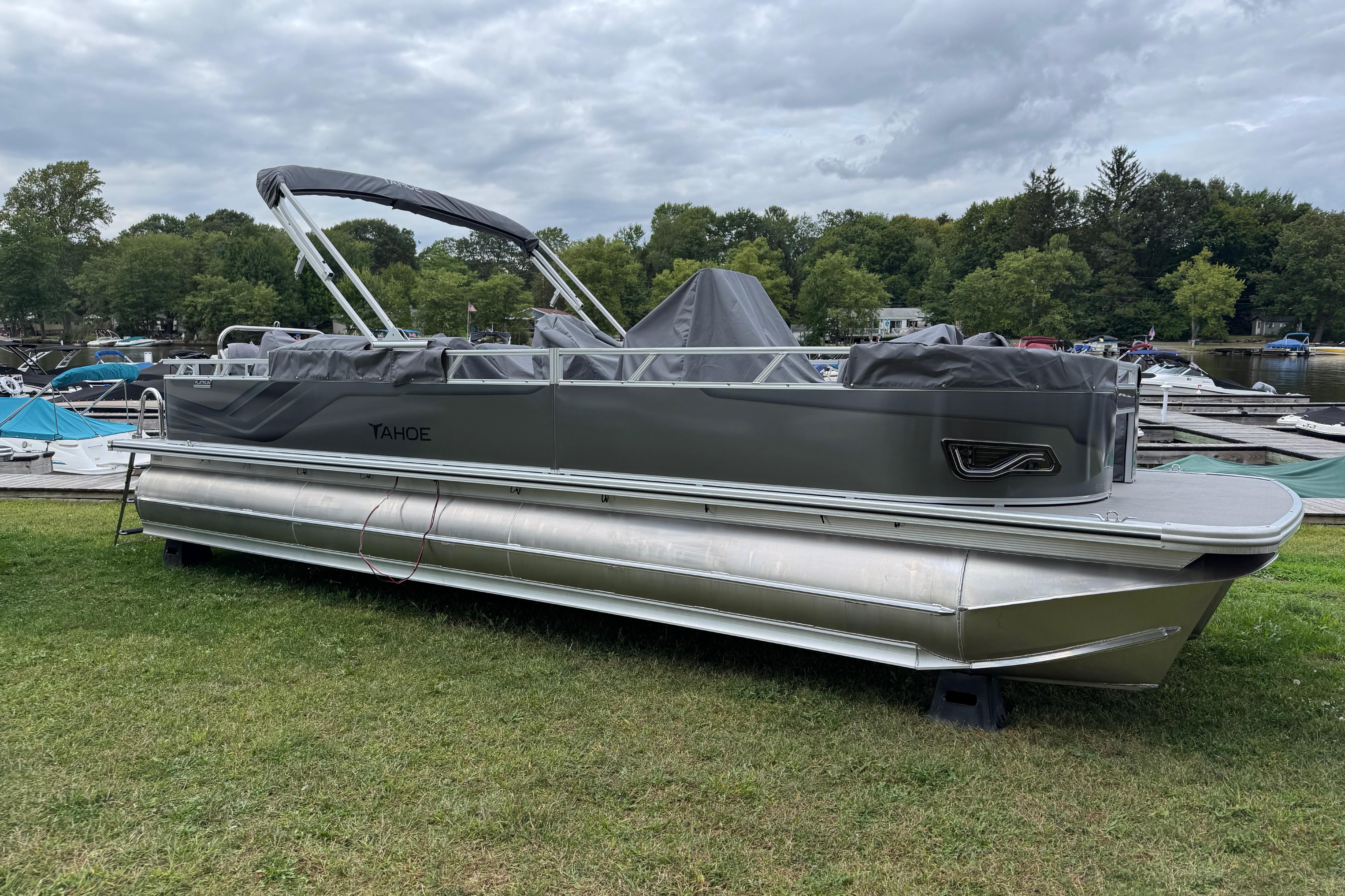 2026 Tahoe Pontoon Sport 85 Center Console Fish 23