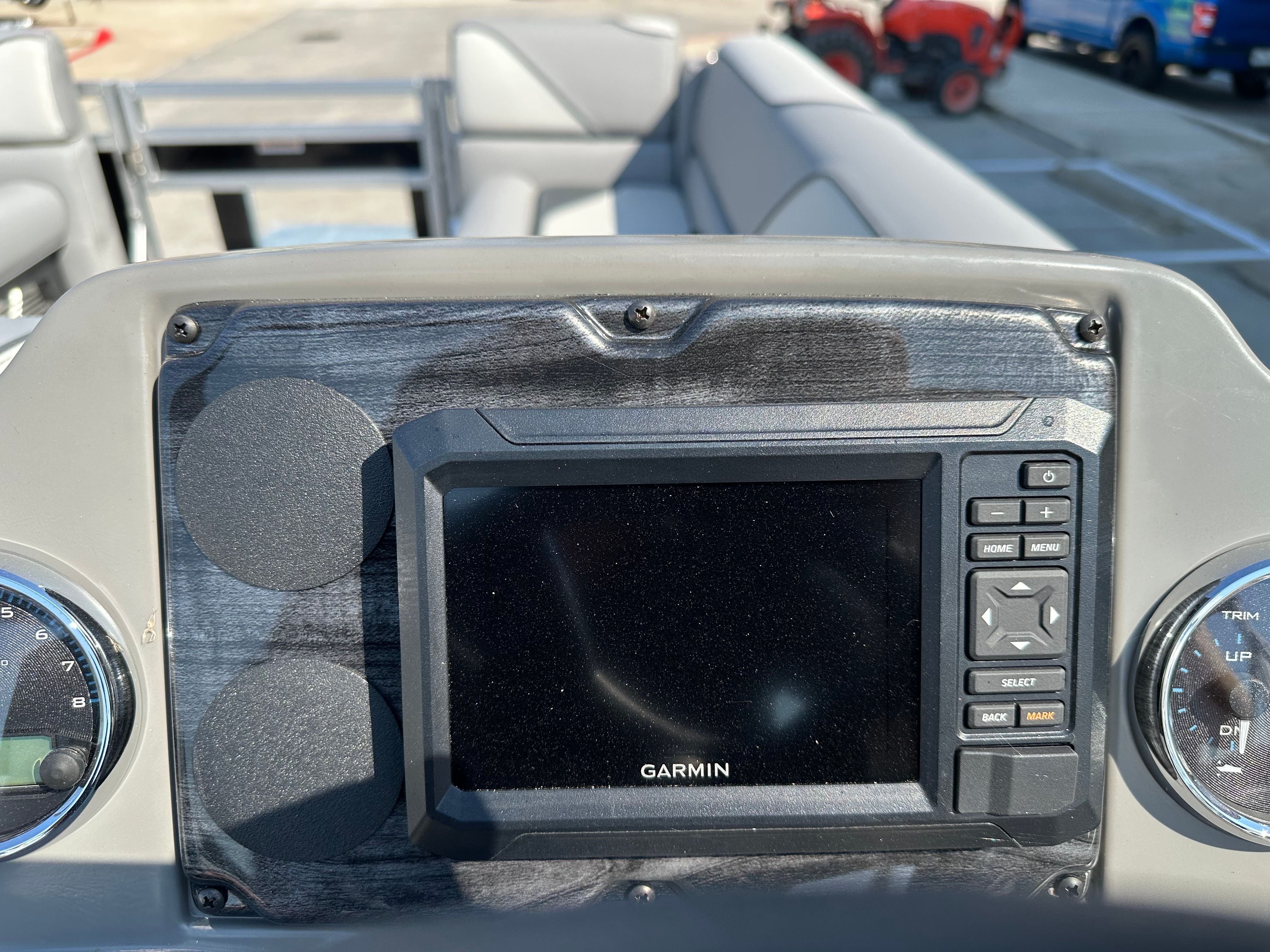 2025 Avalon Venture Rear Fish - 21' - 26