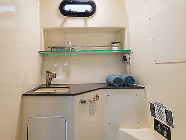 2026 Boston Whaler 325 Conquest - 9