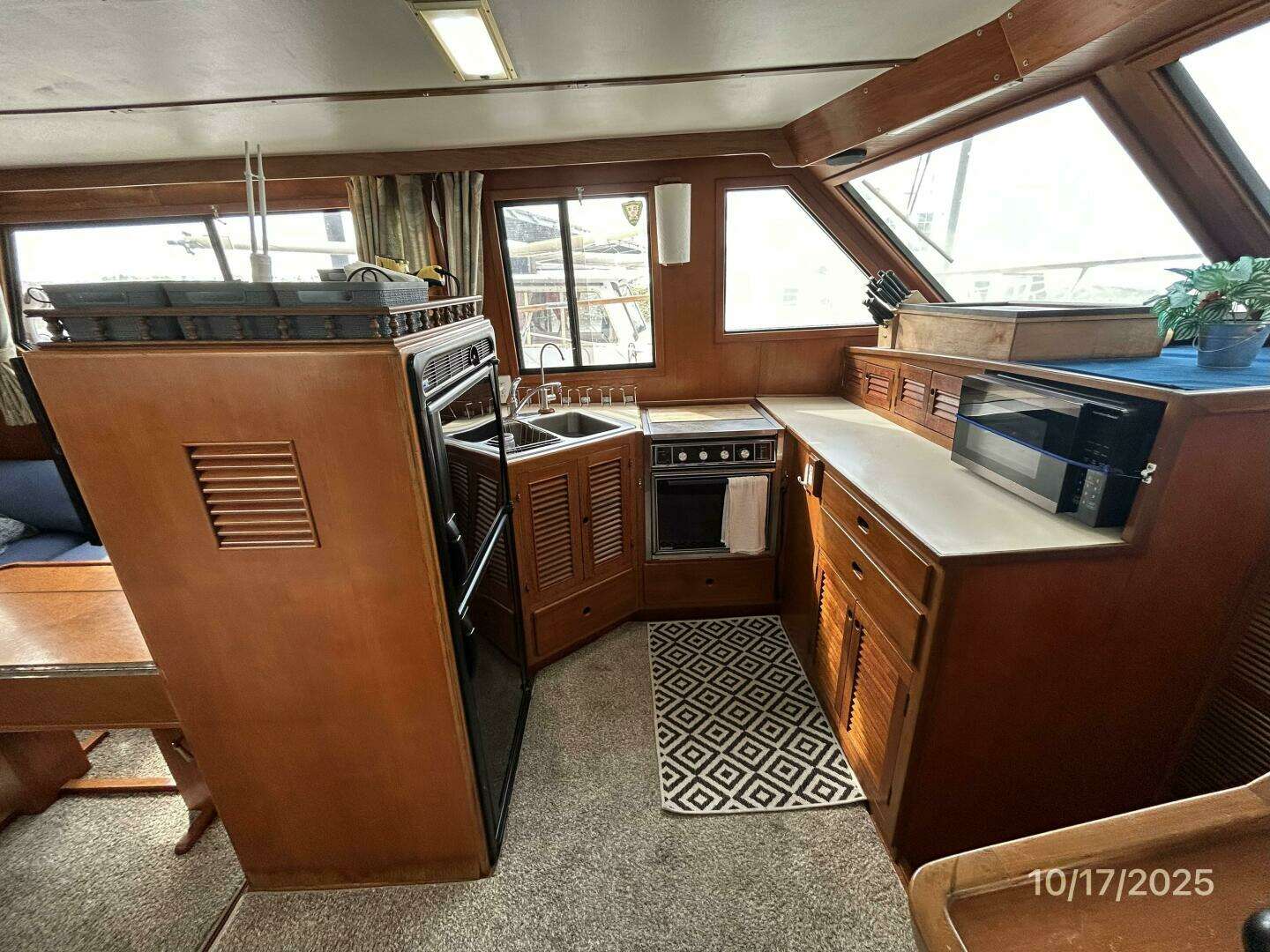 1989 Kha Shing 40 Sedan - Image 46