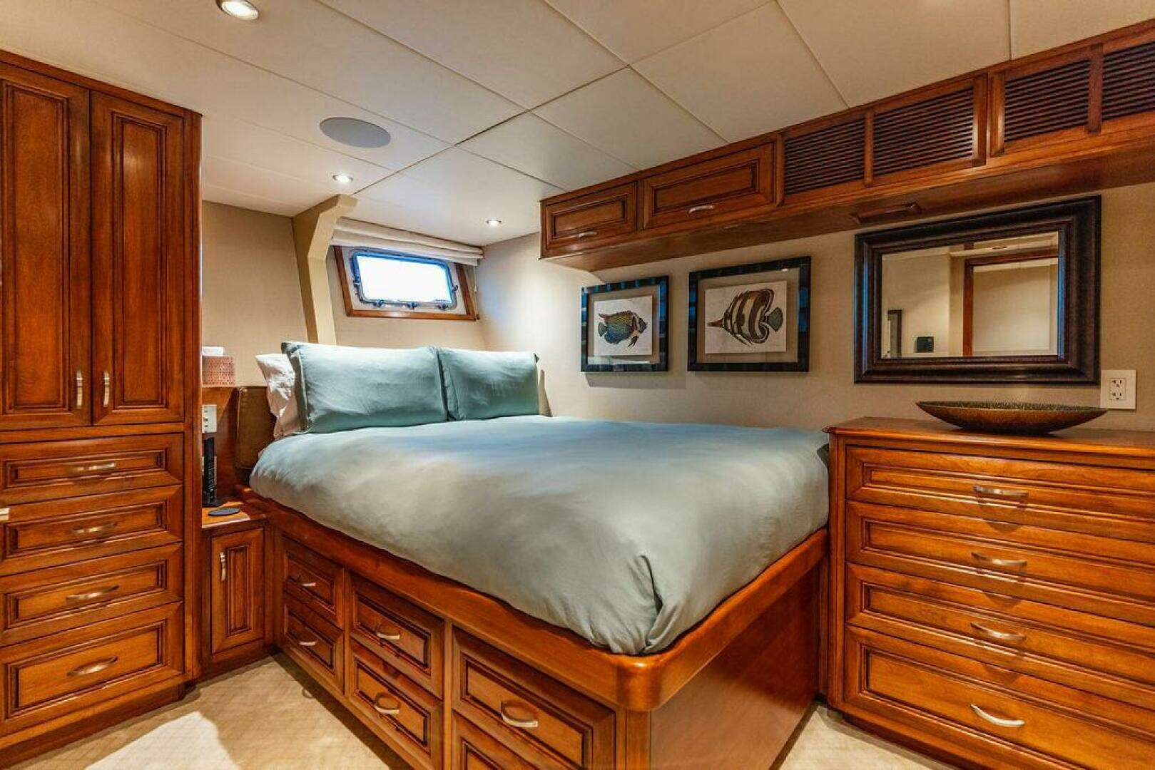 2009 Crystal Yachts Enclosed Pilothouse - Image 20