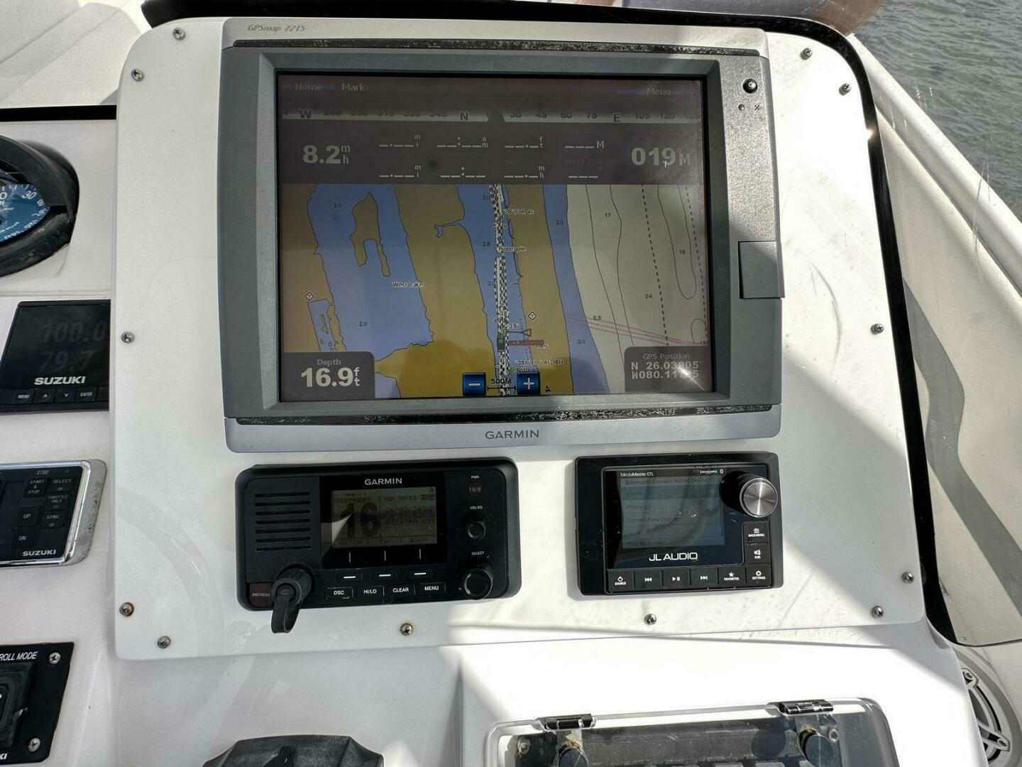 2003 Intrepid 32 - Image 5