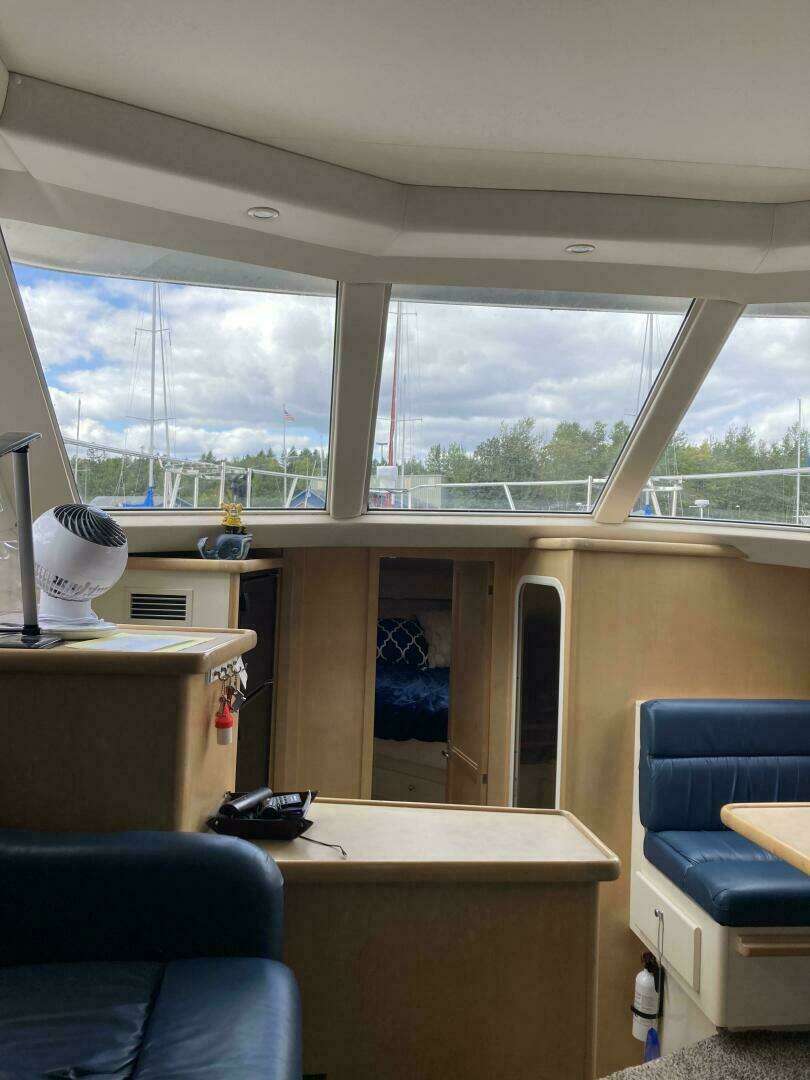 1998 Carver 355 Aft Cabin - Image 9