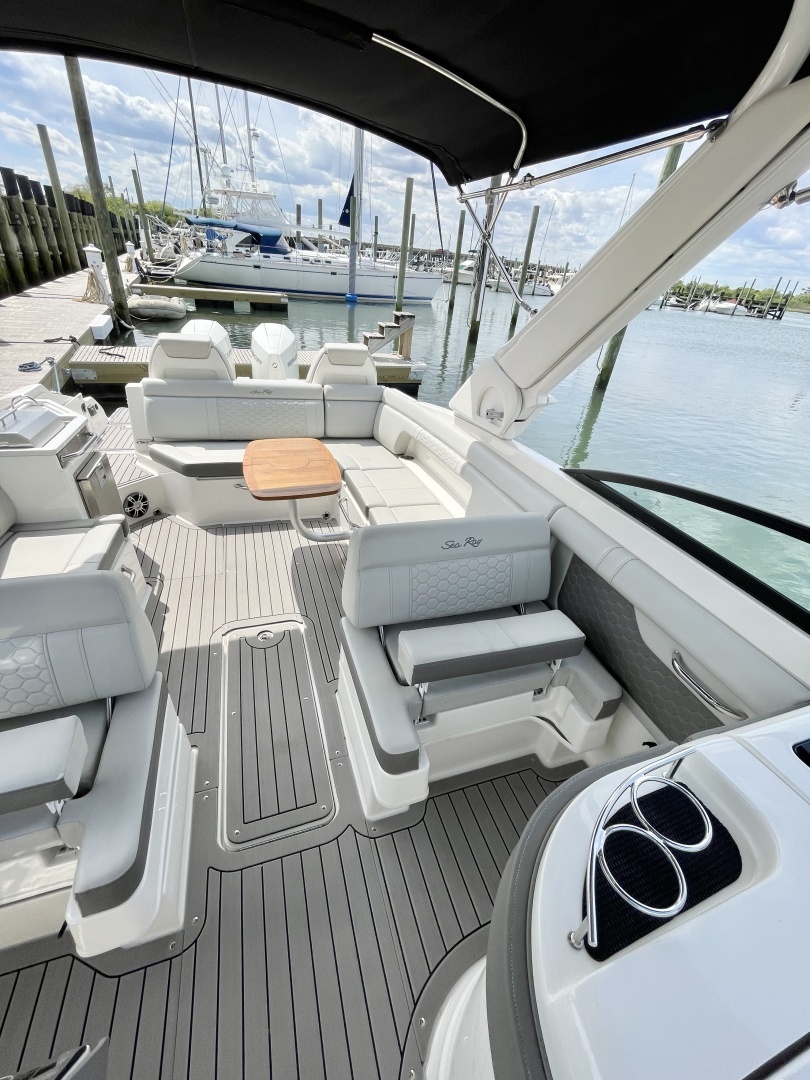 2022 Sea Ray 290 SDX - Image 9