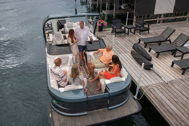 2026 Avalon Excalibur Quad Lounge Windshield 27 FT - 7