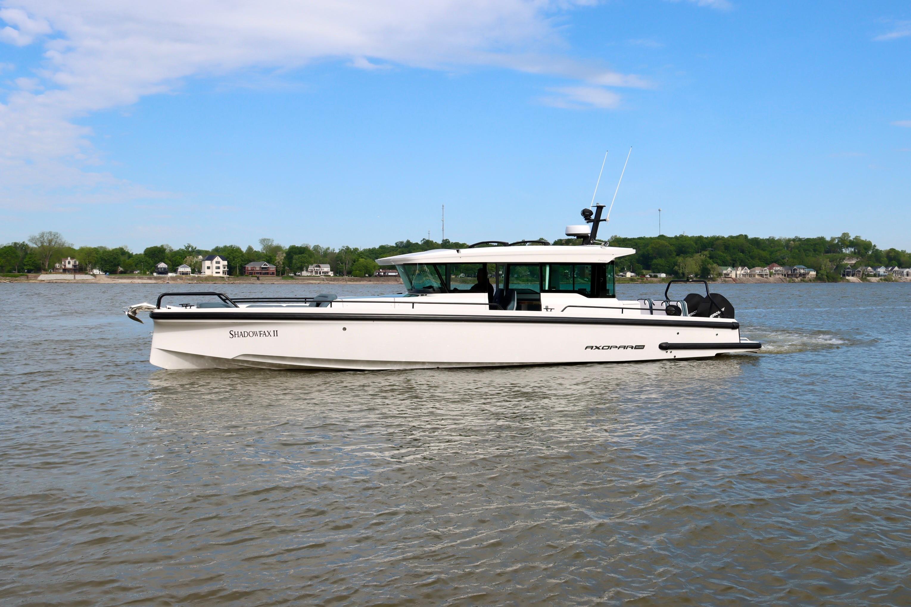2022 Axopar 37 XC Cross Cabin