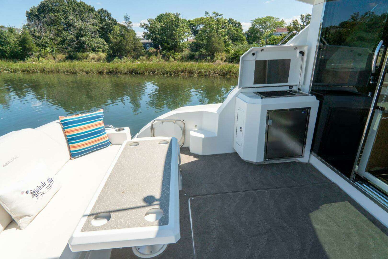 2013 Cruisers Yachts 48 Cantius - Image 14