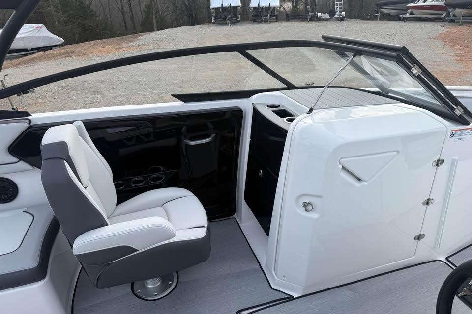 2026 Yamaha Boats AR250 interior with sleek seating and modern dashboard design.