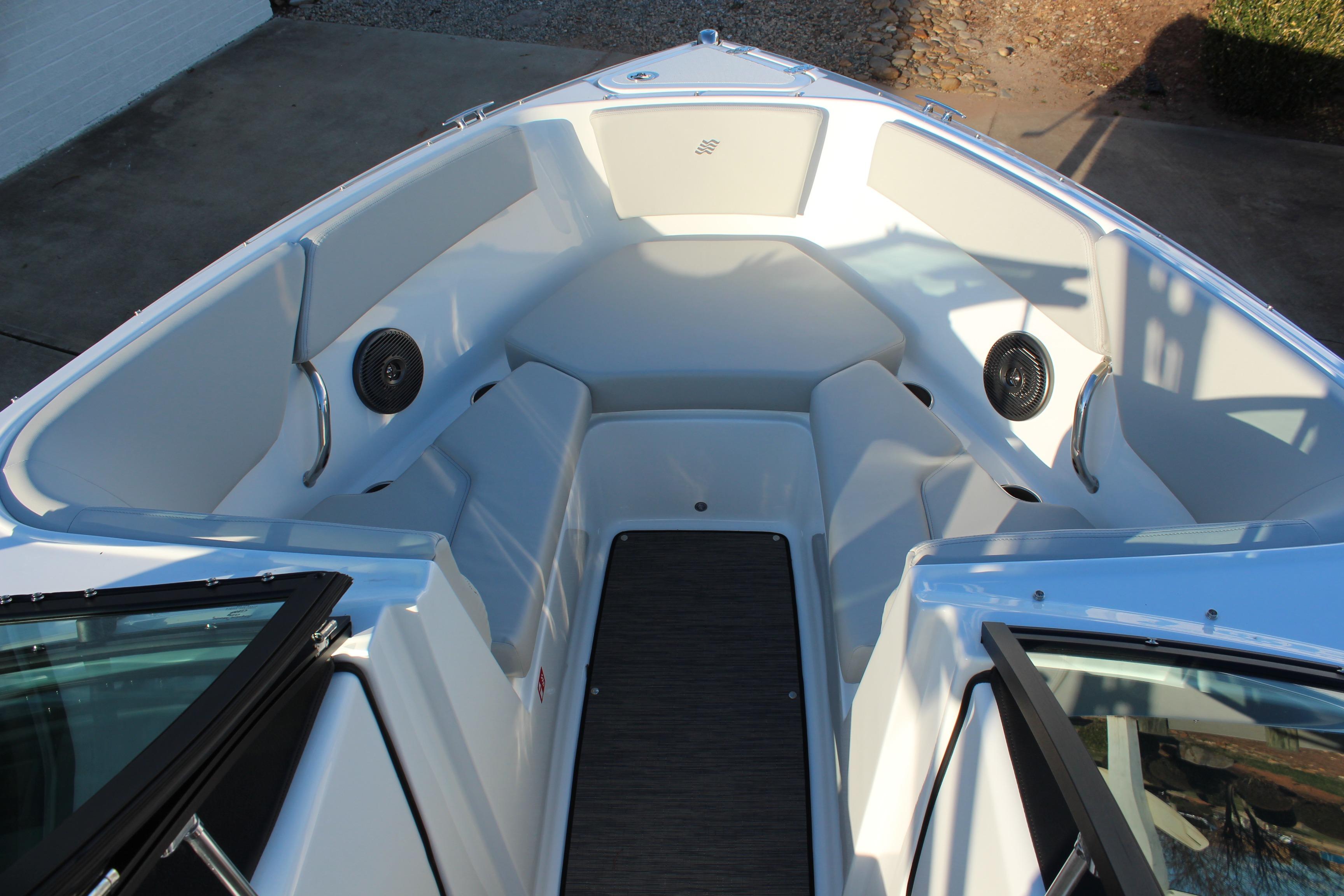 2026 Four Winns H2 Freedom boat interior with spacious seating and modern design.
