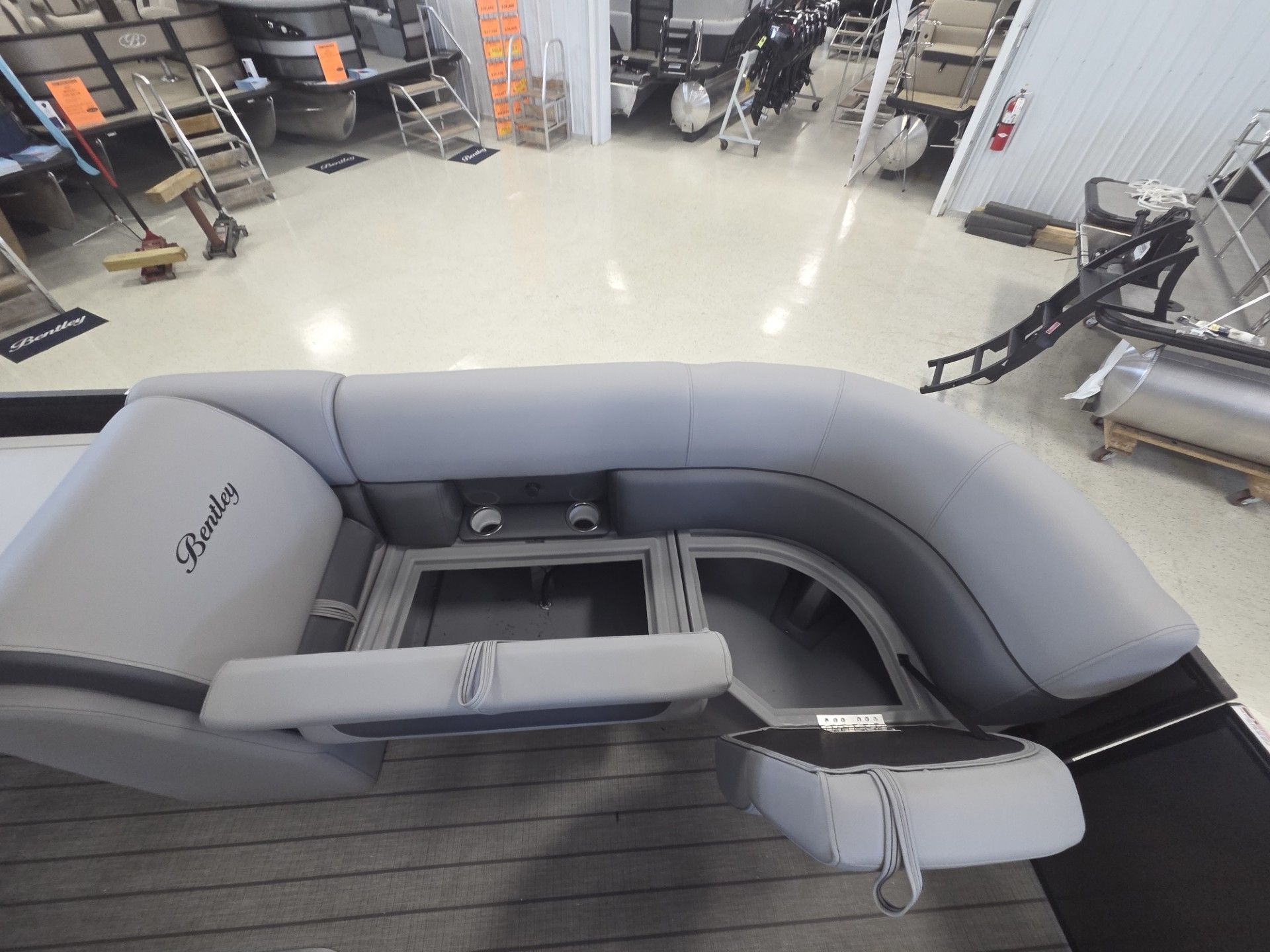 2026 Bentley Pontoons Legacy 223 Navigator - 10