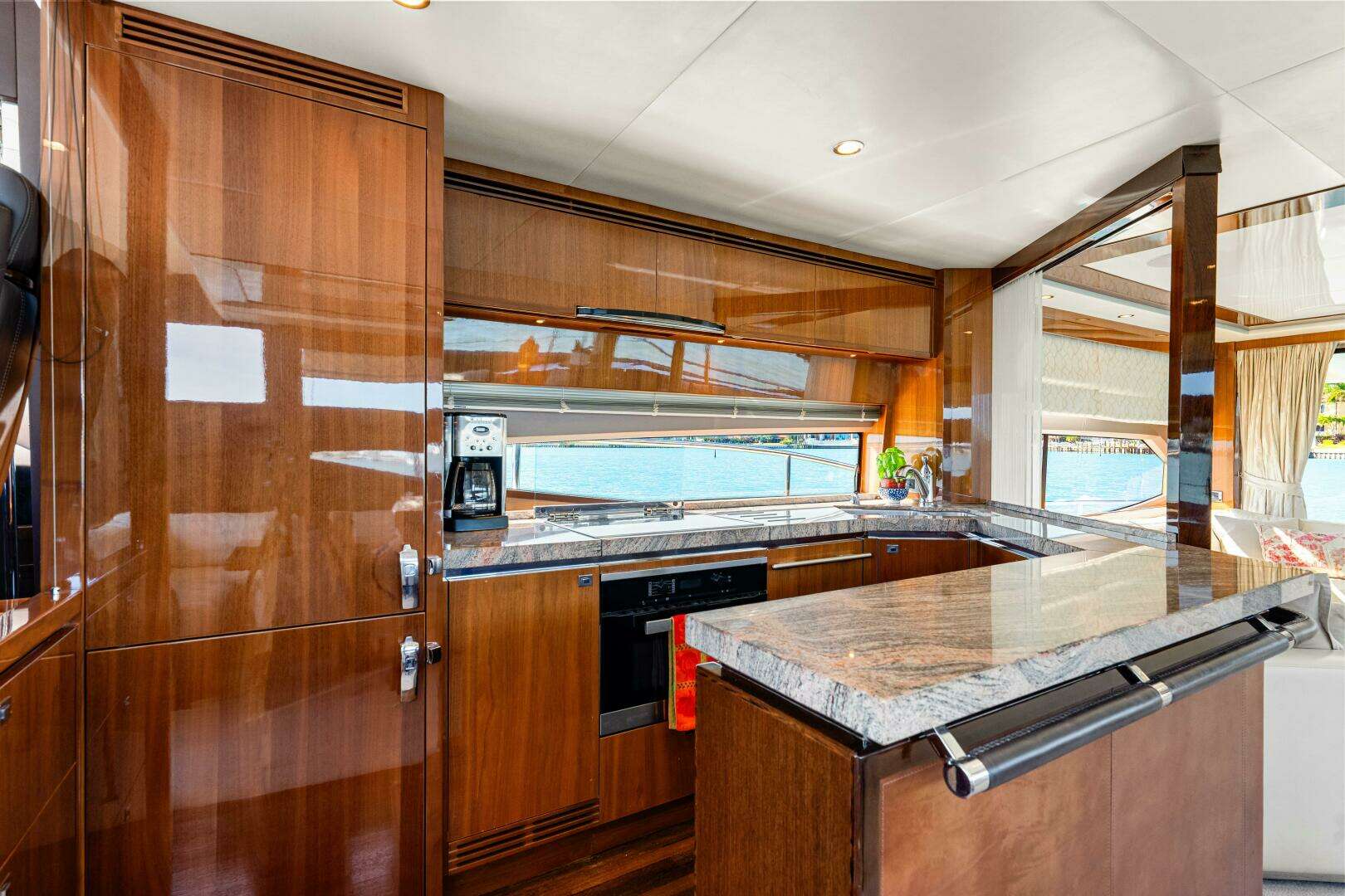 2014 Princess Y72 - Image 128