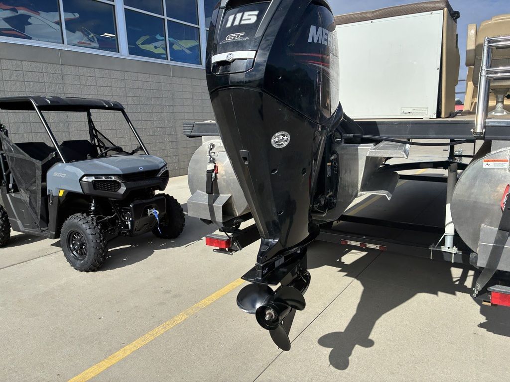 2015 Larson Escape 2200 RT - 10