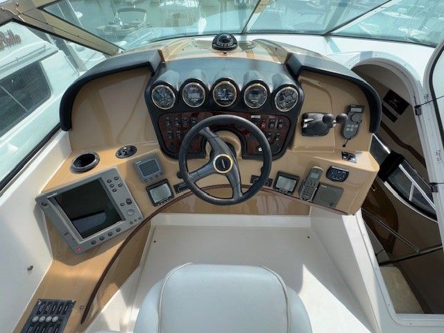 Helm of the 2002 Carver 570 Voyager Pilothouse.