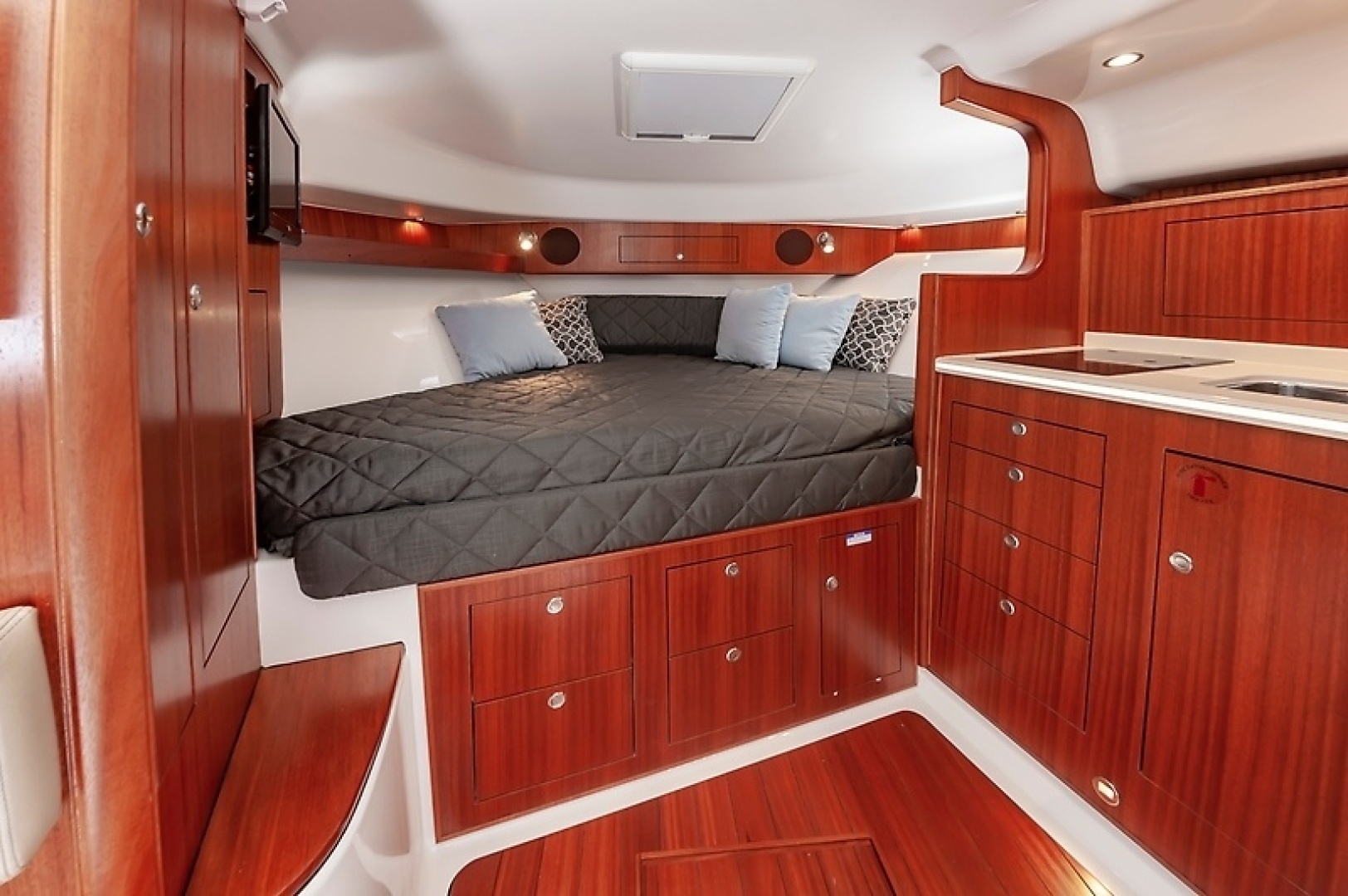 2015 Pursuit 385 OS - Image 25