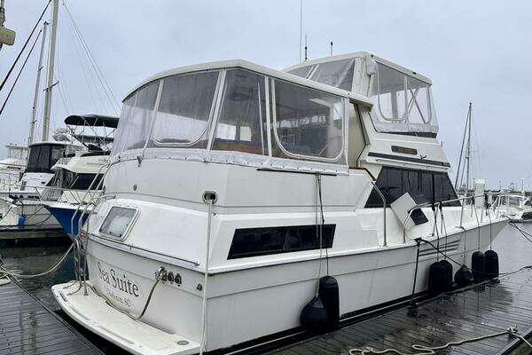 1989 Viking 44 Motor Yacht
