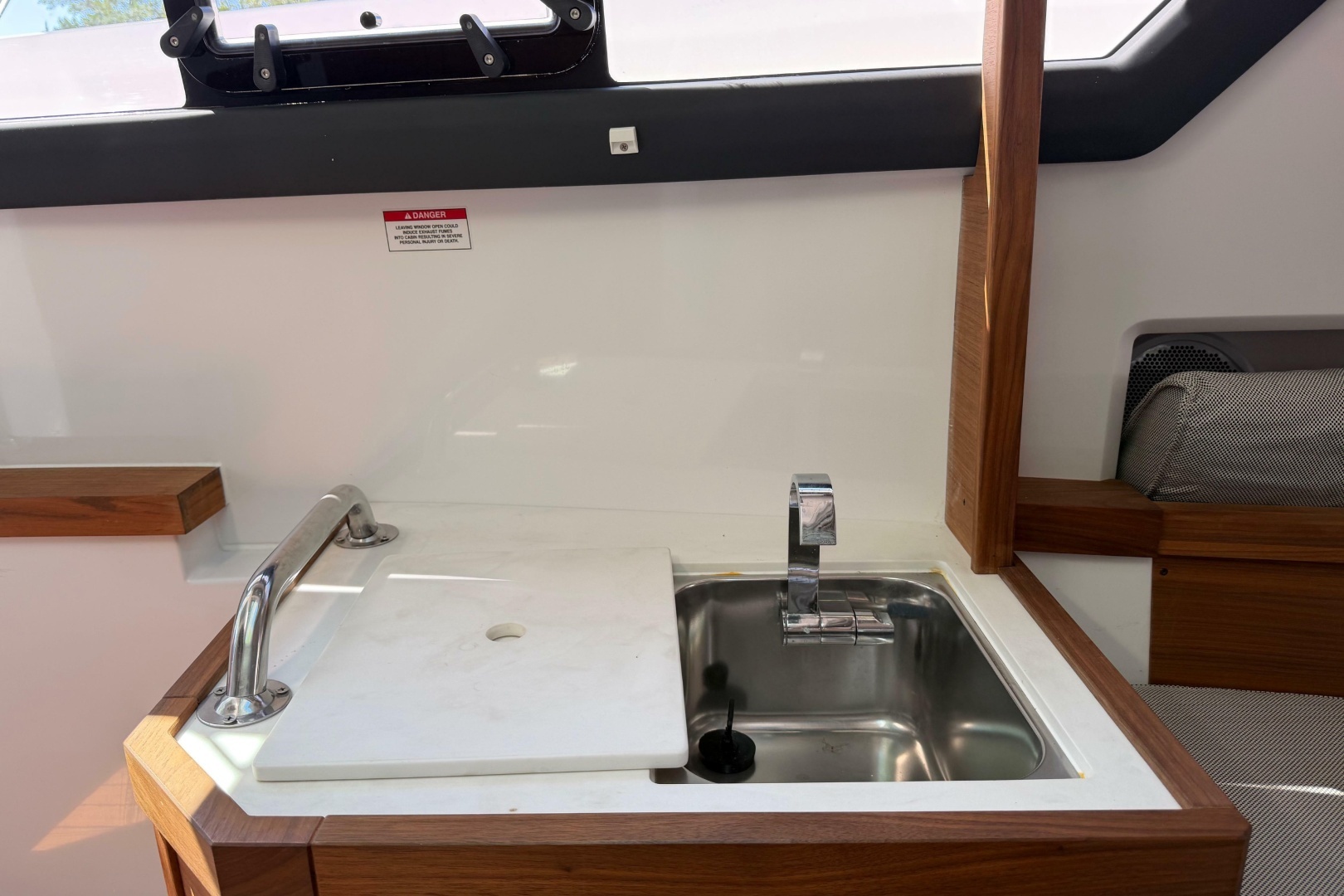 2018 Axopar 37 Cabin - Image 26