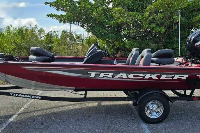 2025 Tracker Pro Team 175
