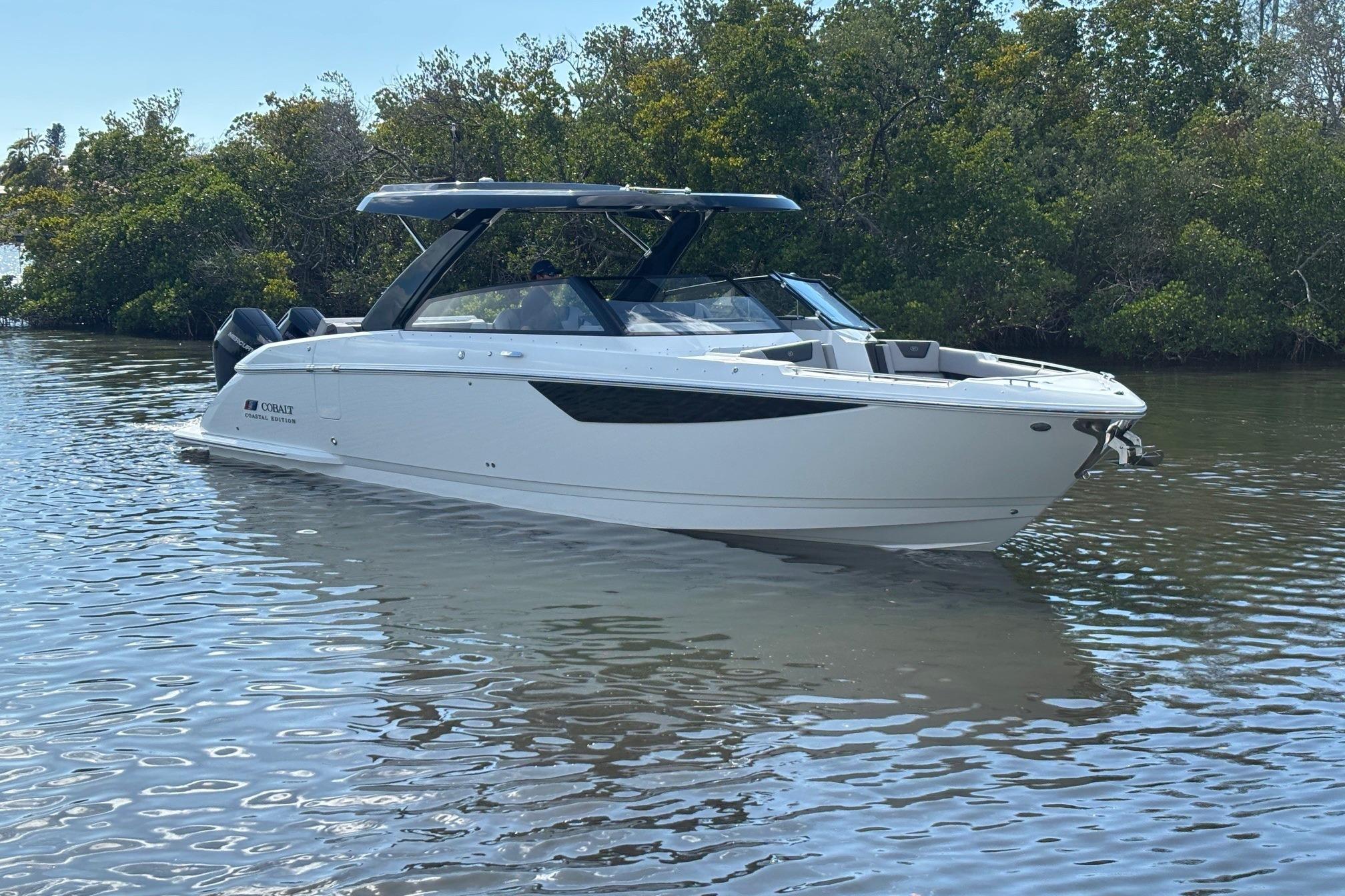 2026 Cobalt R35 Outboard