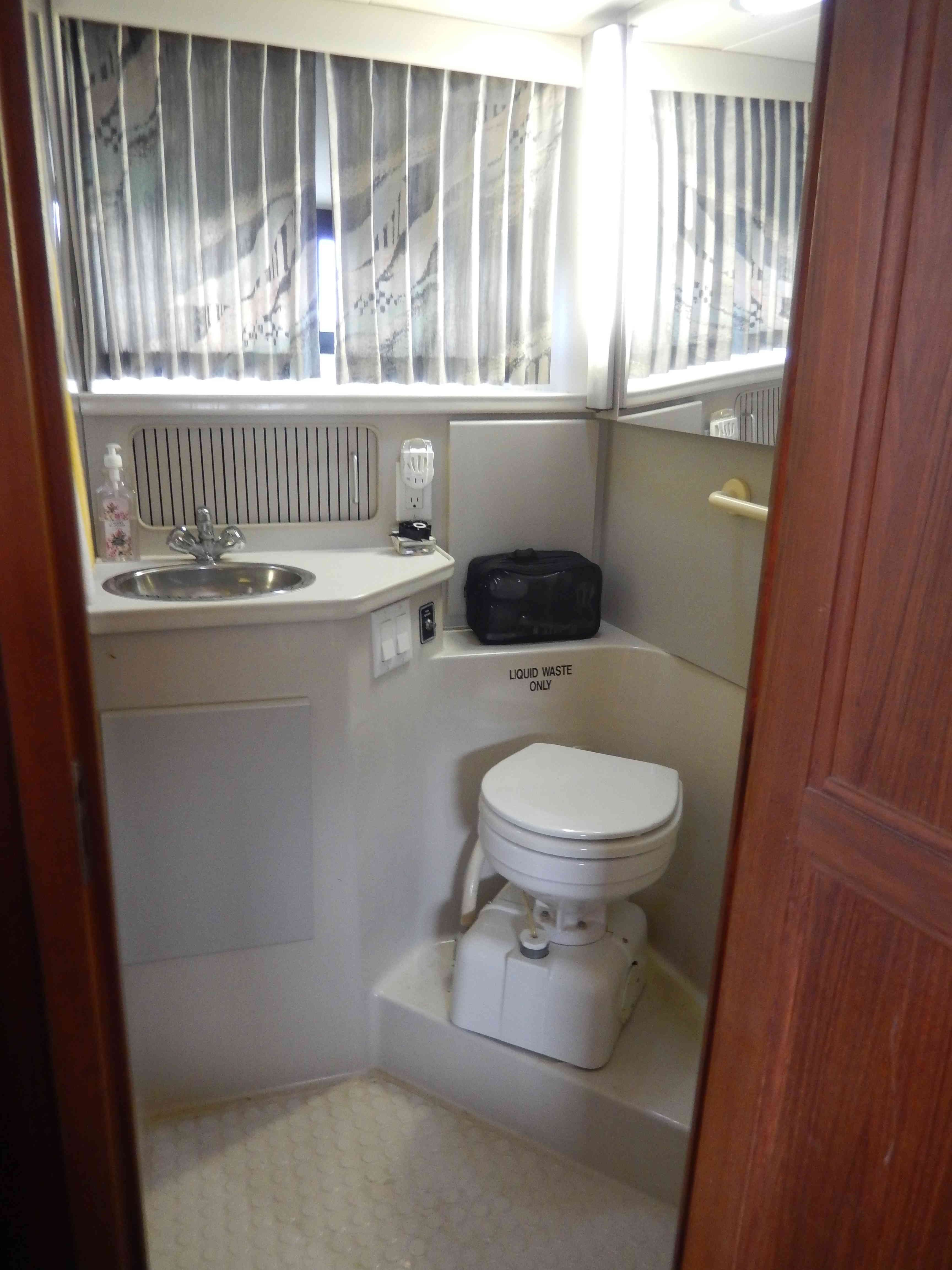 1991 Carver 33AFT - 14