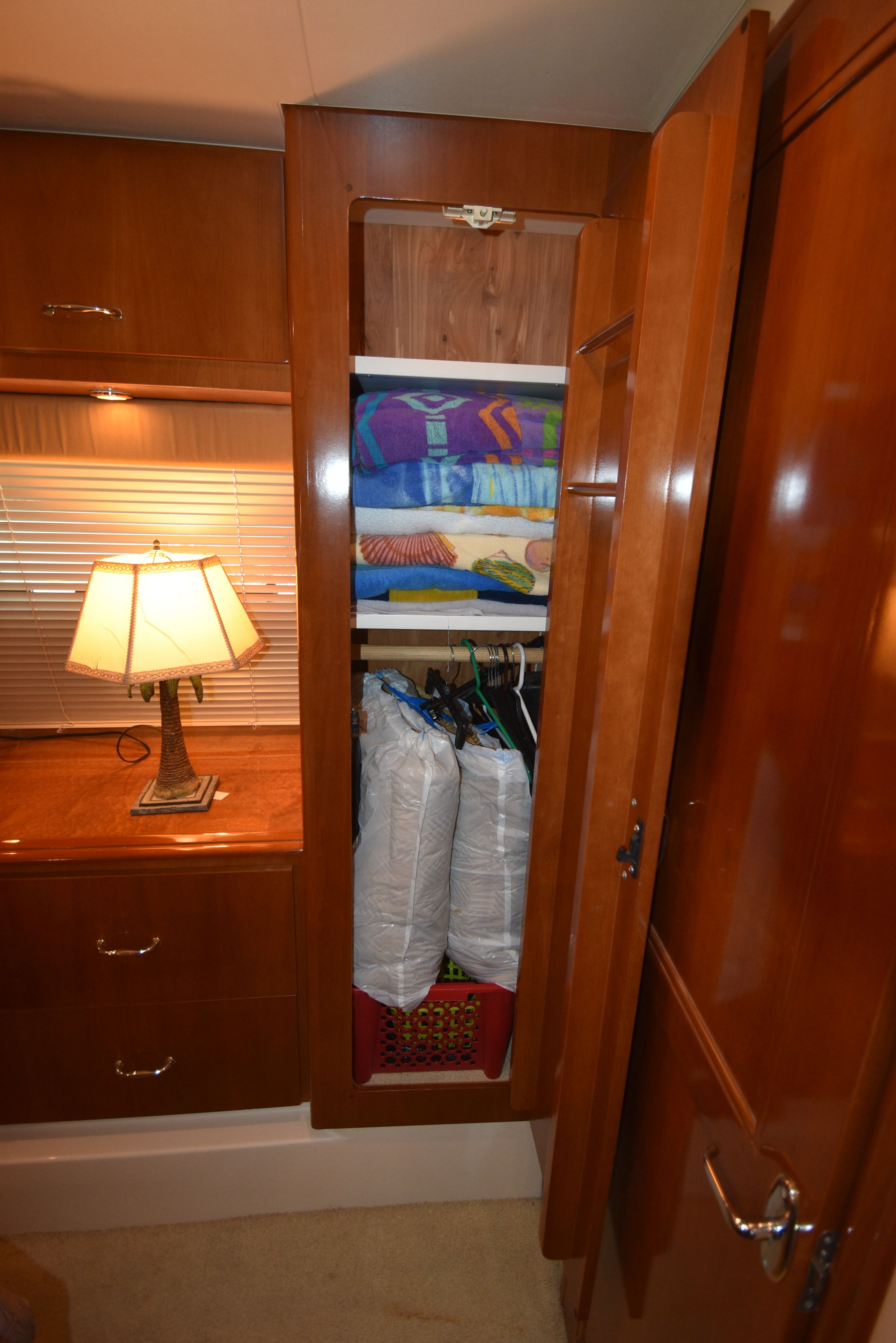 2004 Carver 466 Motor Yacht - 53