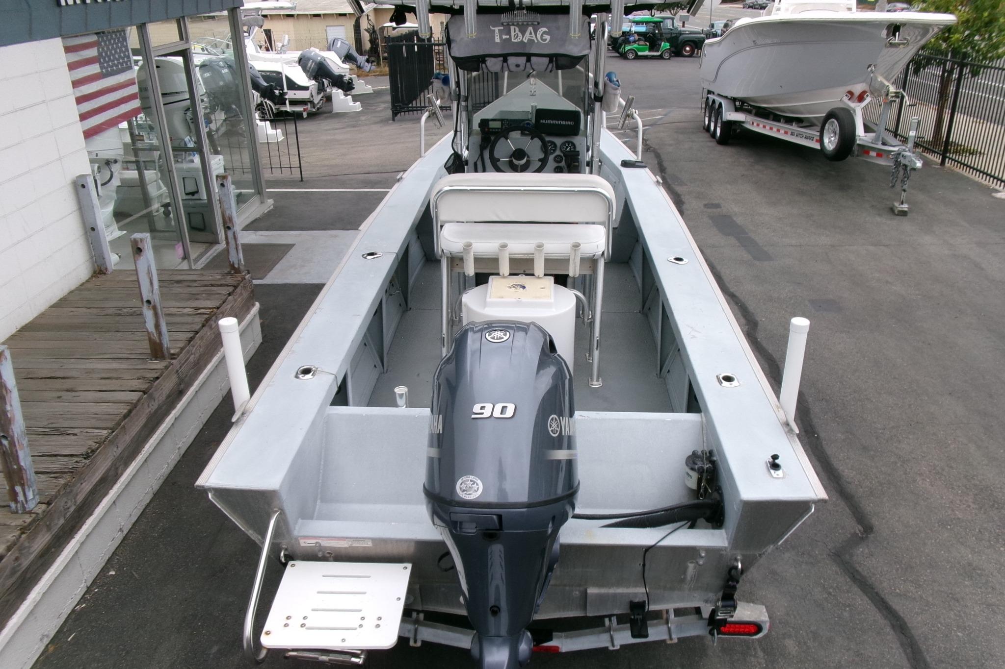 2017 Klamath Bayrunner 19 Baja boat with Yamaha 90 engine, parked at a dealership.