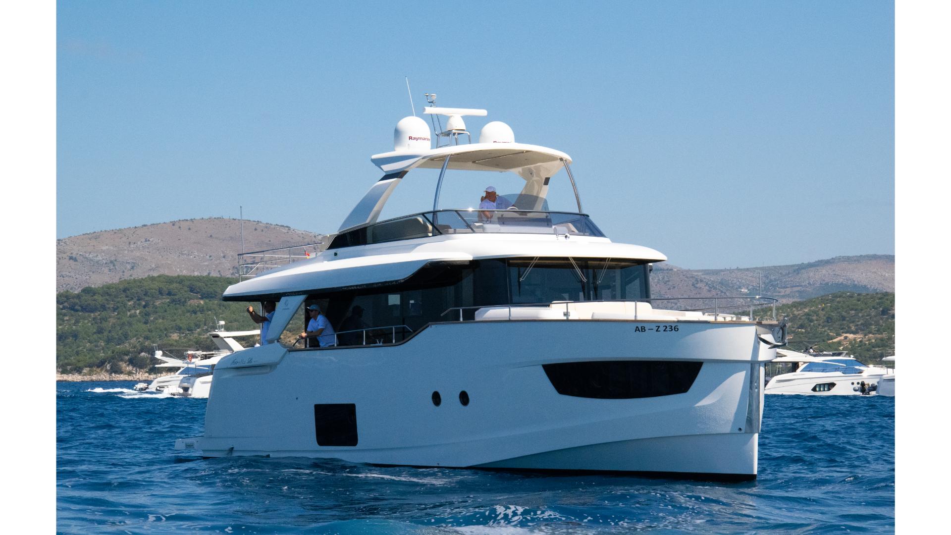 2017 Absolute Navetta 58