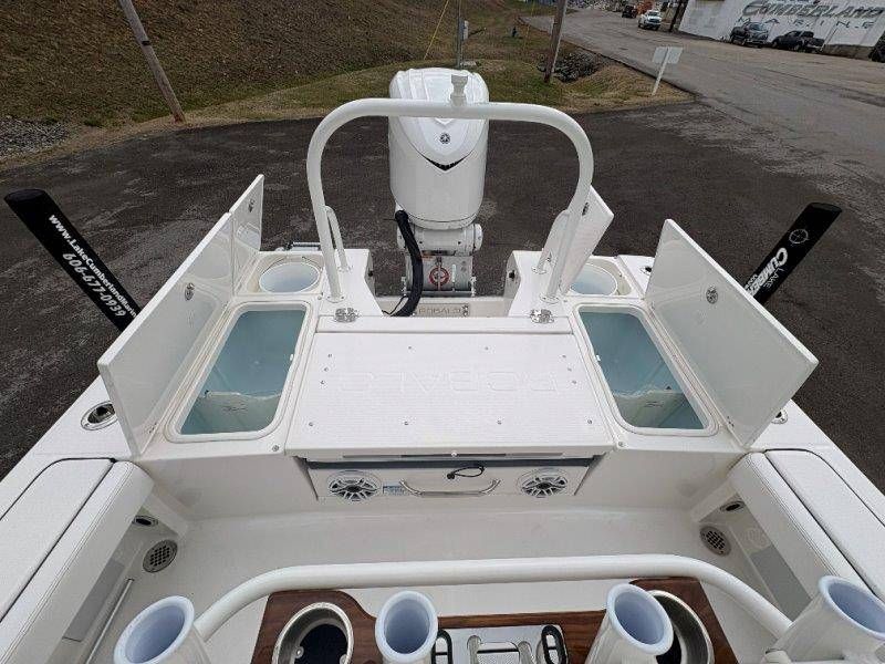2026 Robalo 246 Cayman - 120