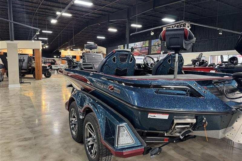 2025 Ranger Z520R Cup-Equipped boat displayed in a showroom with sleek design.