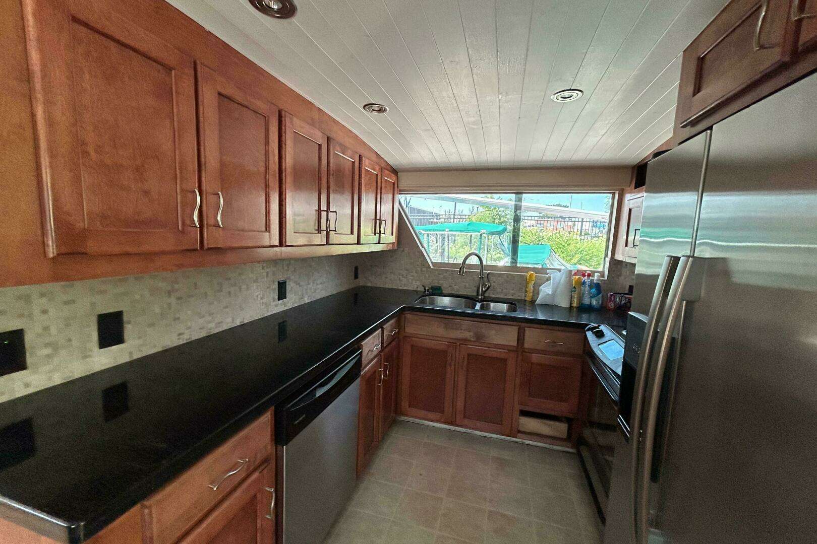 1991 Hatteras Cockpit Motor Yacht - Image 16