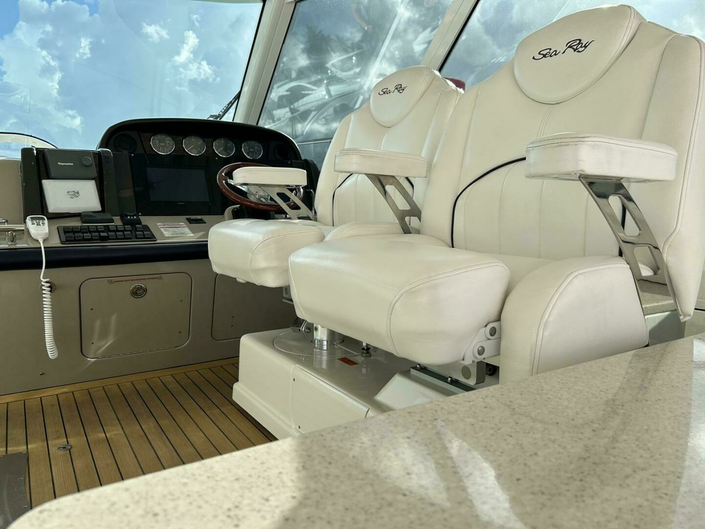 2008 Sea Ray 480 Sundancer - Image 10