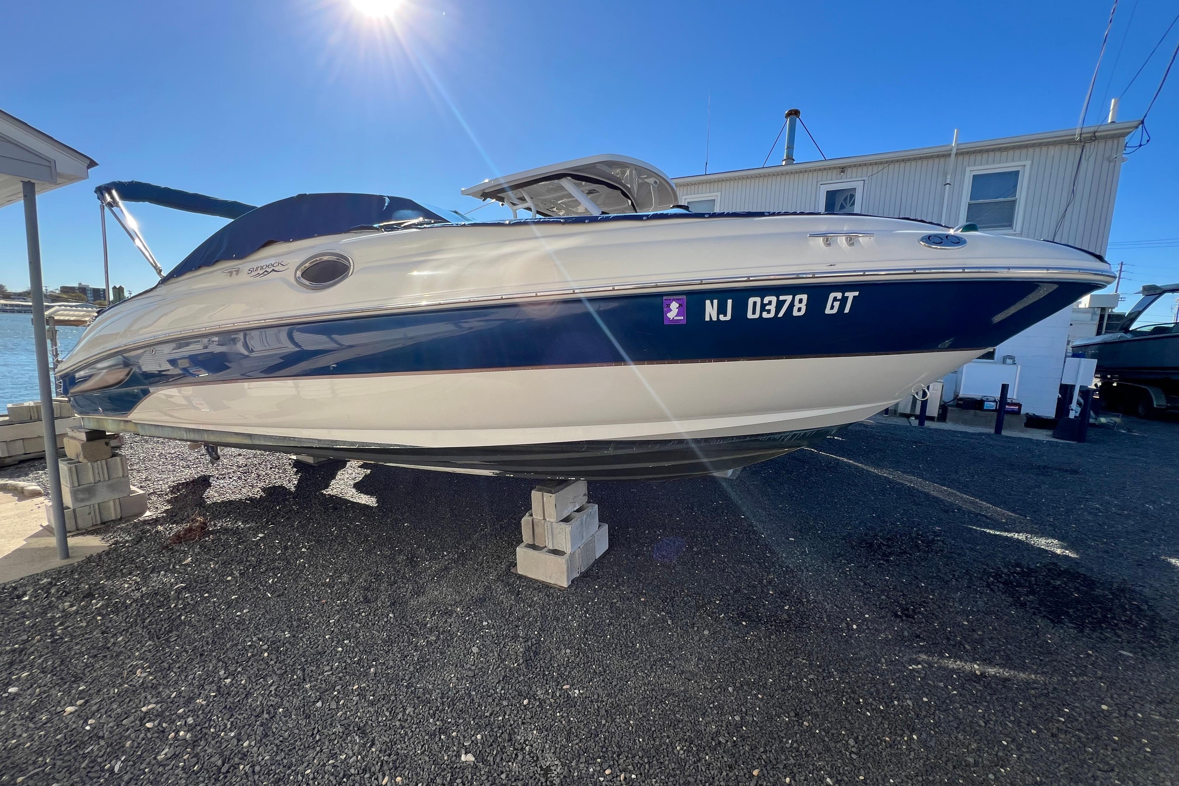 2004 Sea Ray 240 Sundeck