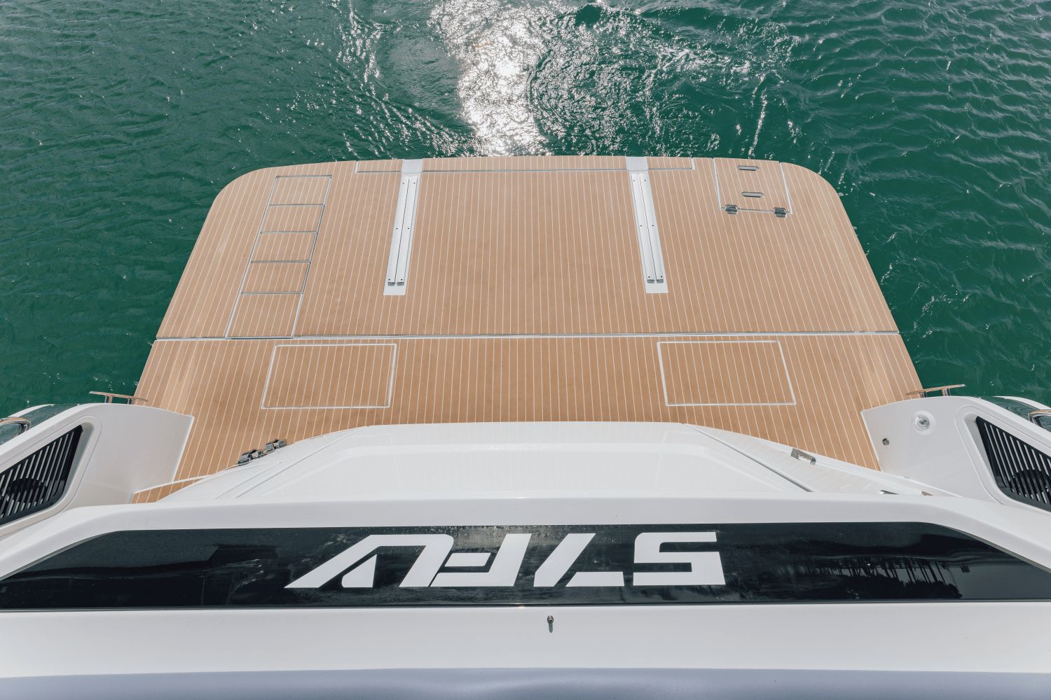 2027 Cruisers Yachts 57 Fly - 42