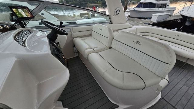 2003 Monterey 322 Cruiser - 10