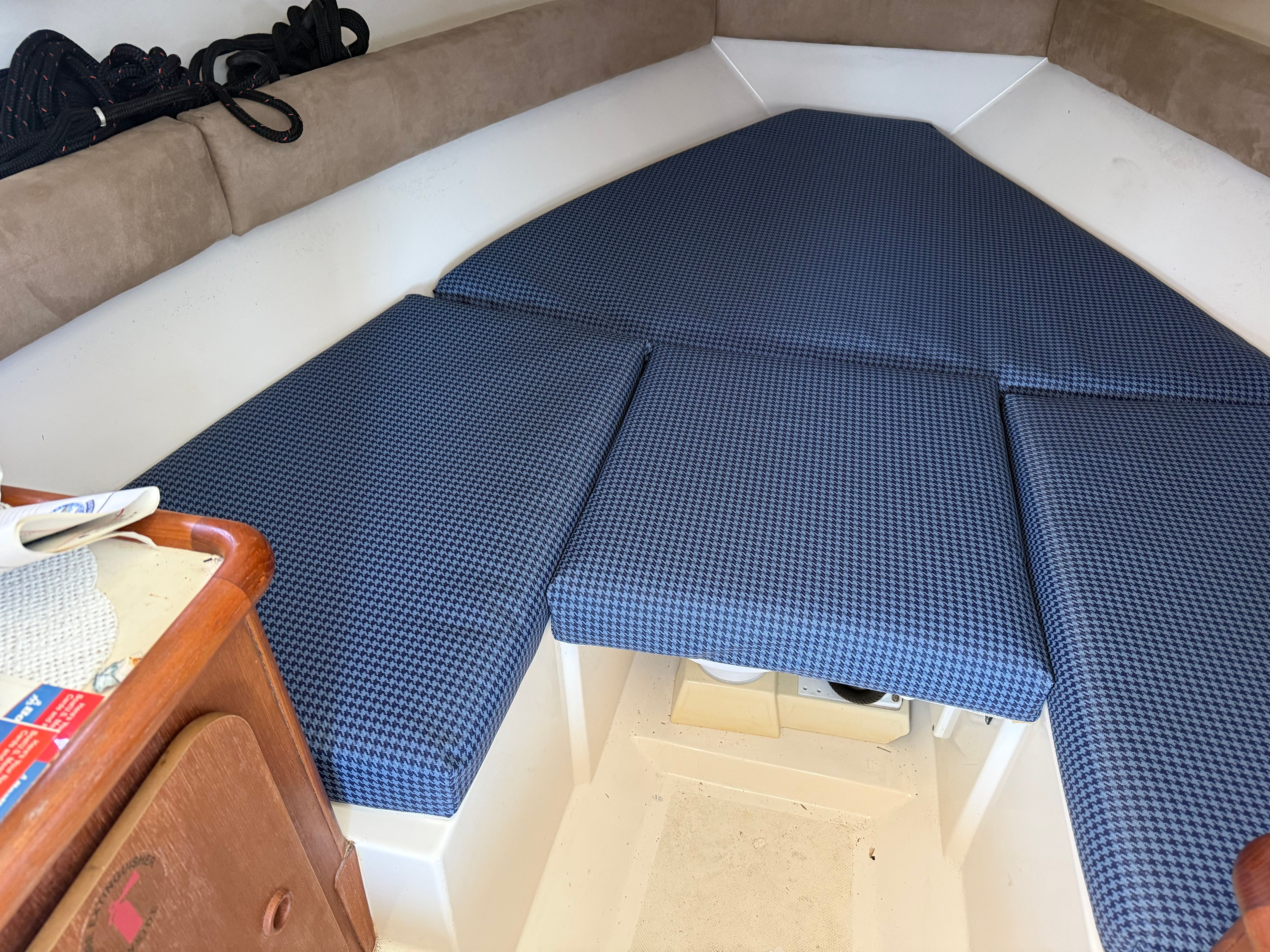 2005 Pursuit 2570 Offshore - 44