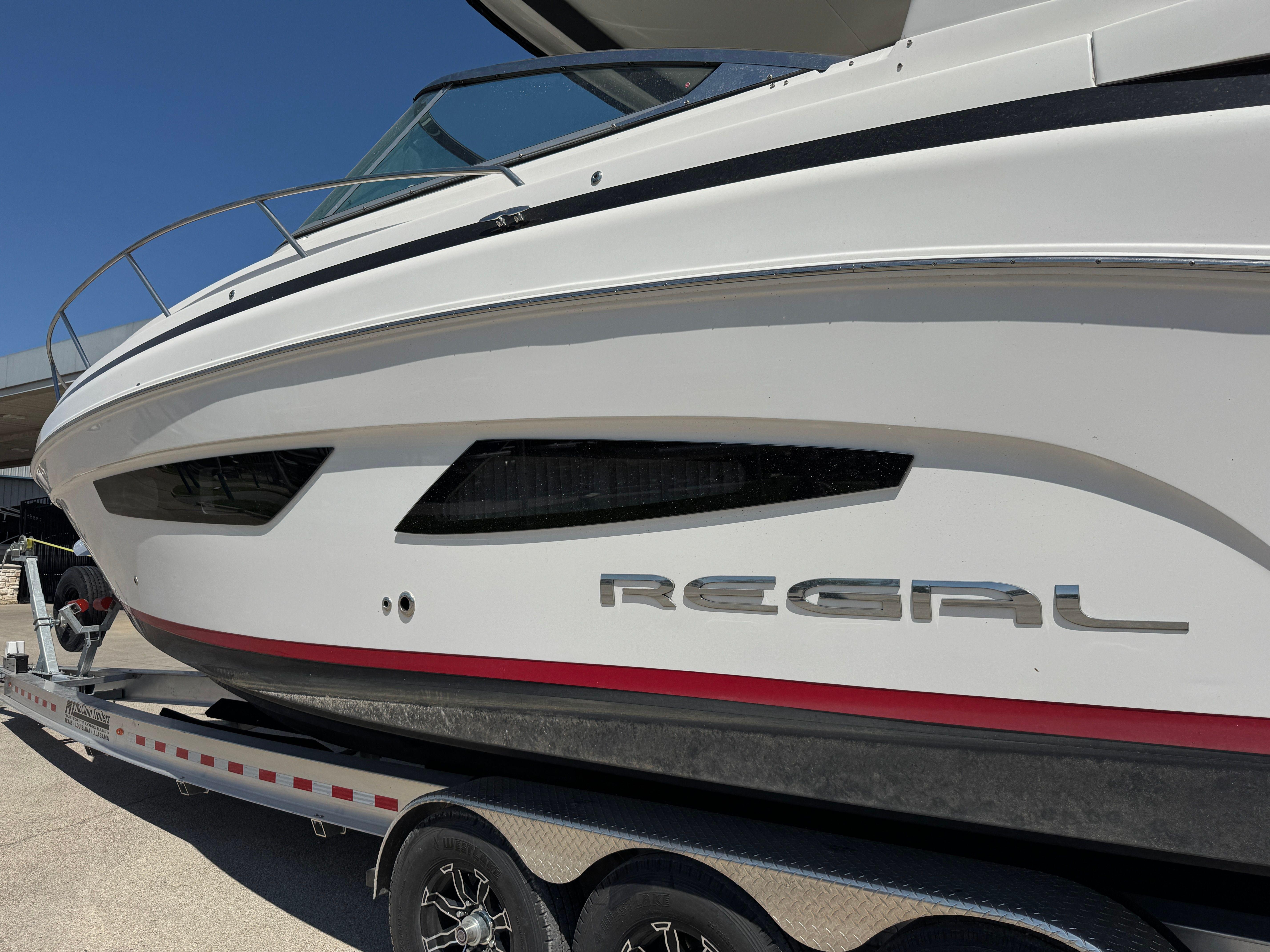 2023 REGAL 33 EXPRESS - Image 10