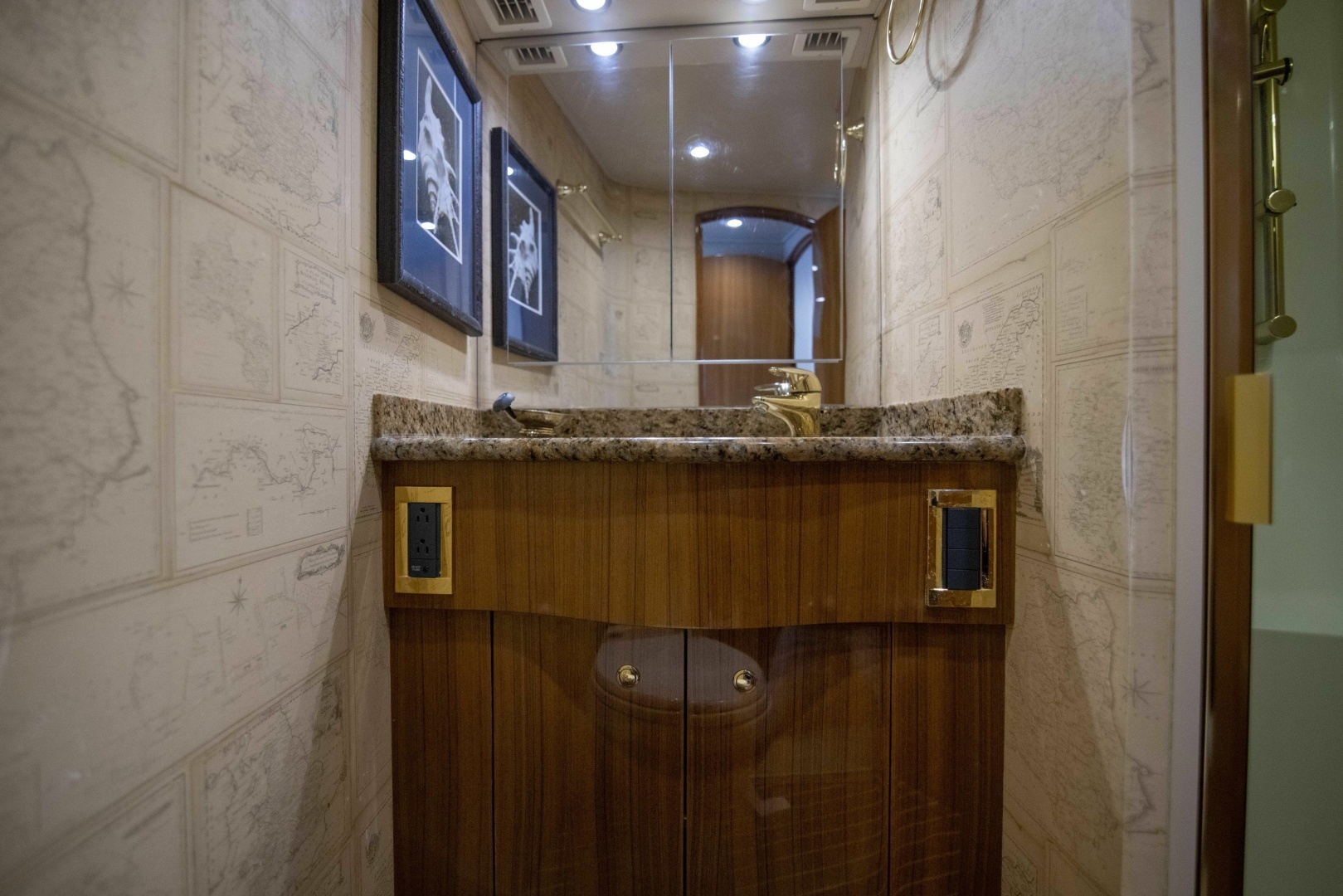 2007 Viking 52 Convertible - Image 30