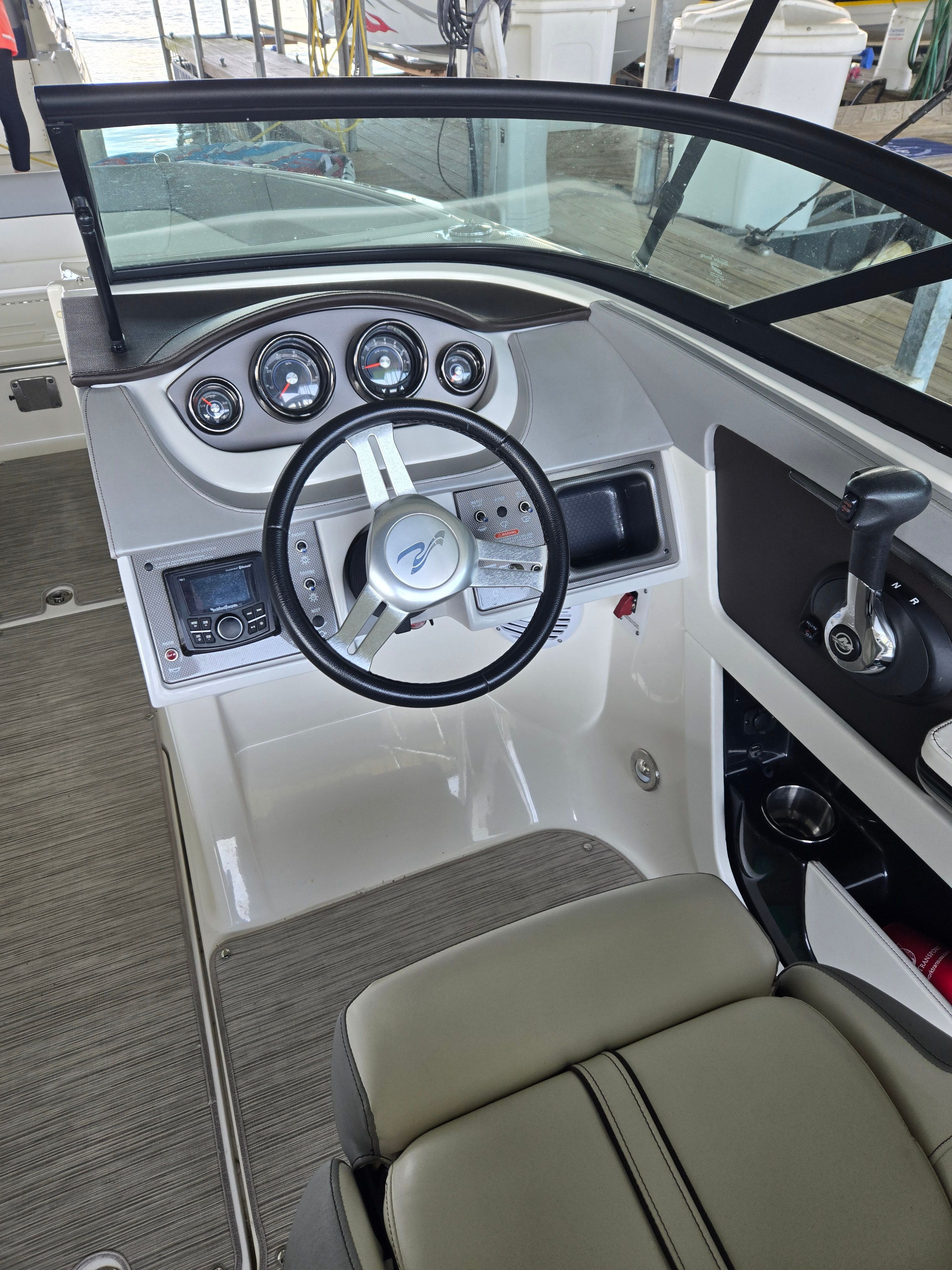 2017 Sea Ray SDX 240 - 8