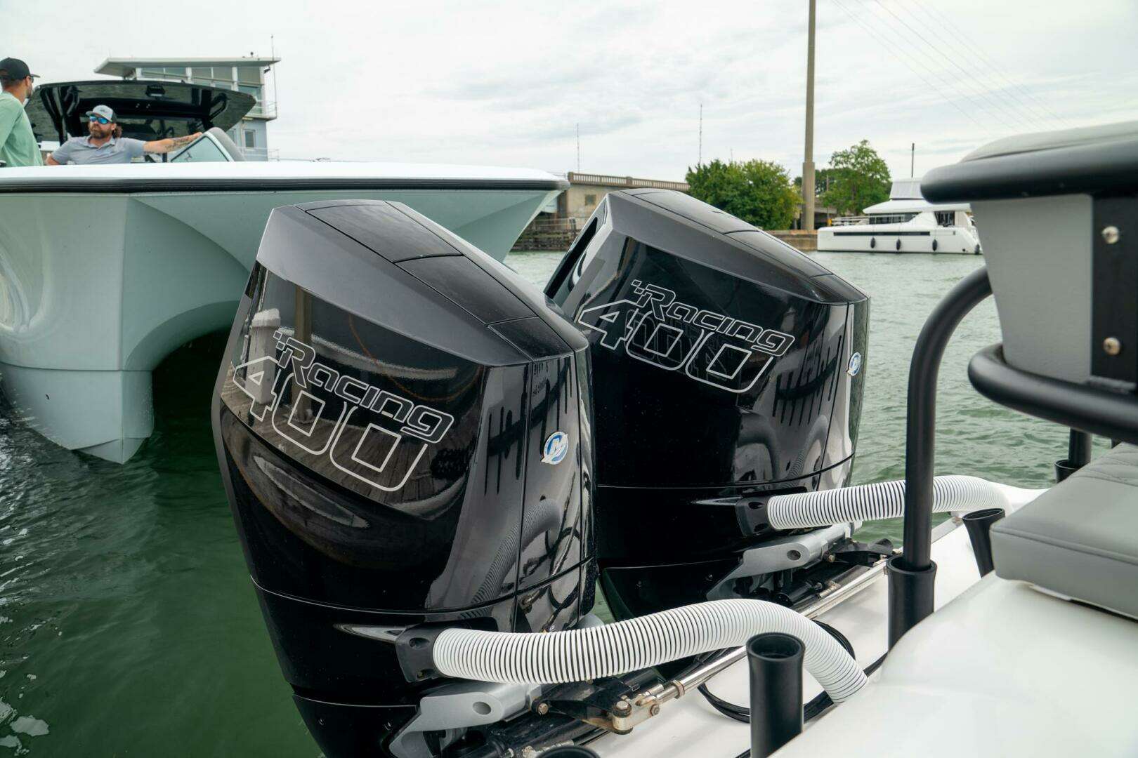 2026 Front Runner 33 Center Console - Image 21