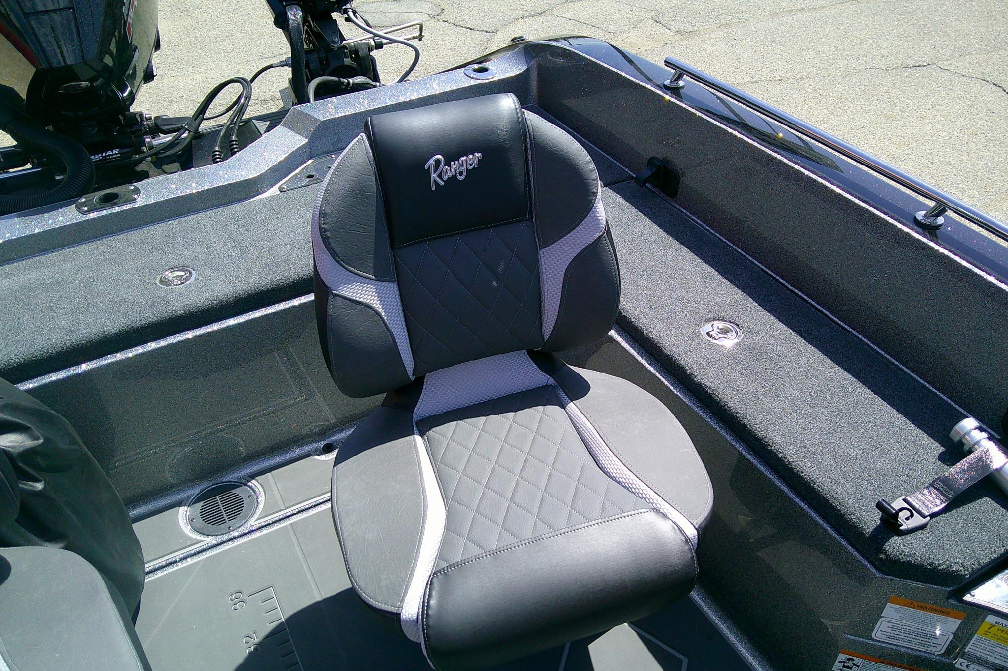 2026 Ranger 620FS Cup-Equipped boat seat with stylish design and logo embroidery.