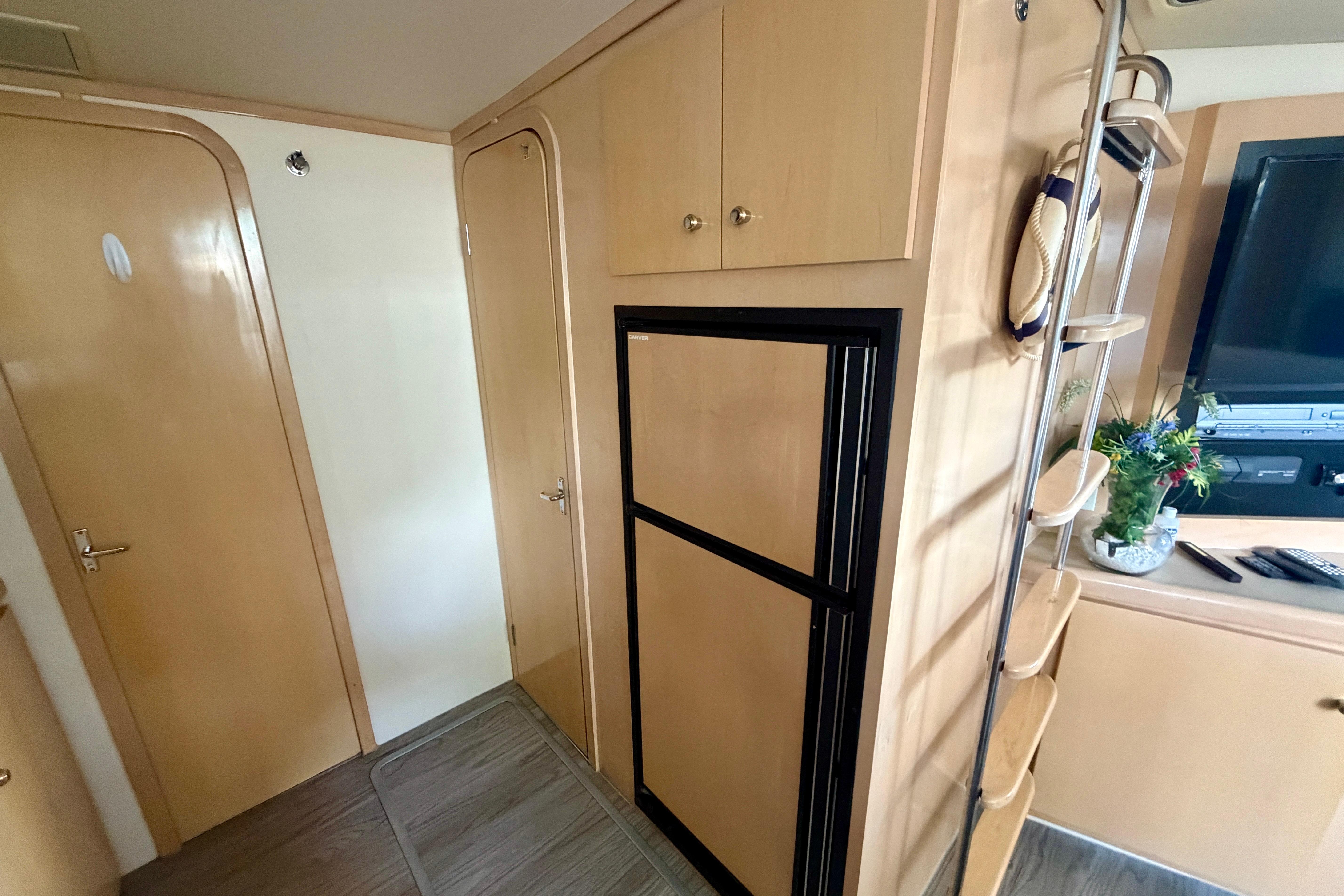 Interior of 2000 Carver 350 Mariner yacht with wooden cabinetry and modern amenities.