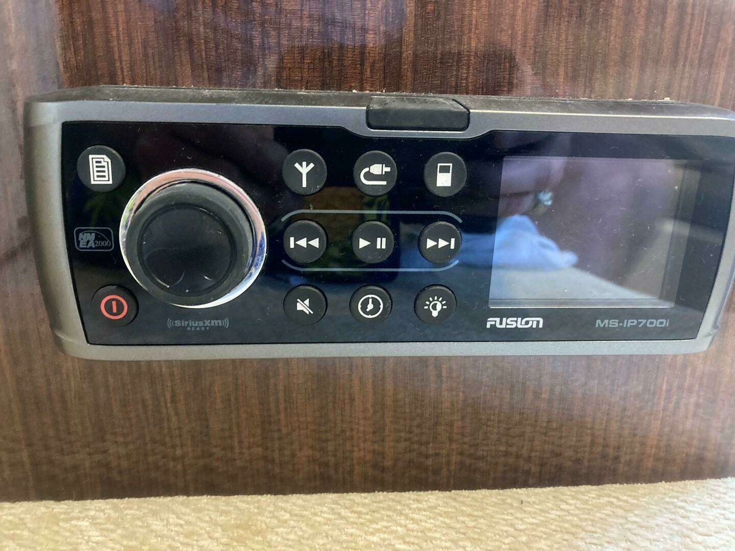 2015 Regal 28 Express - Image 28
