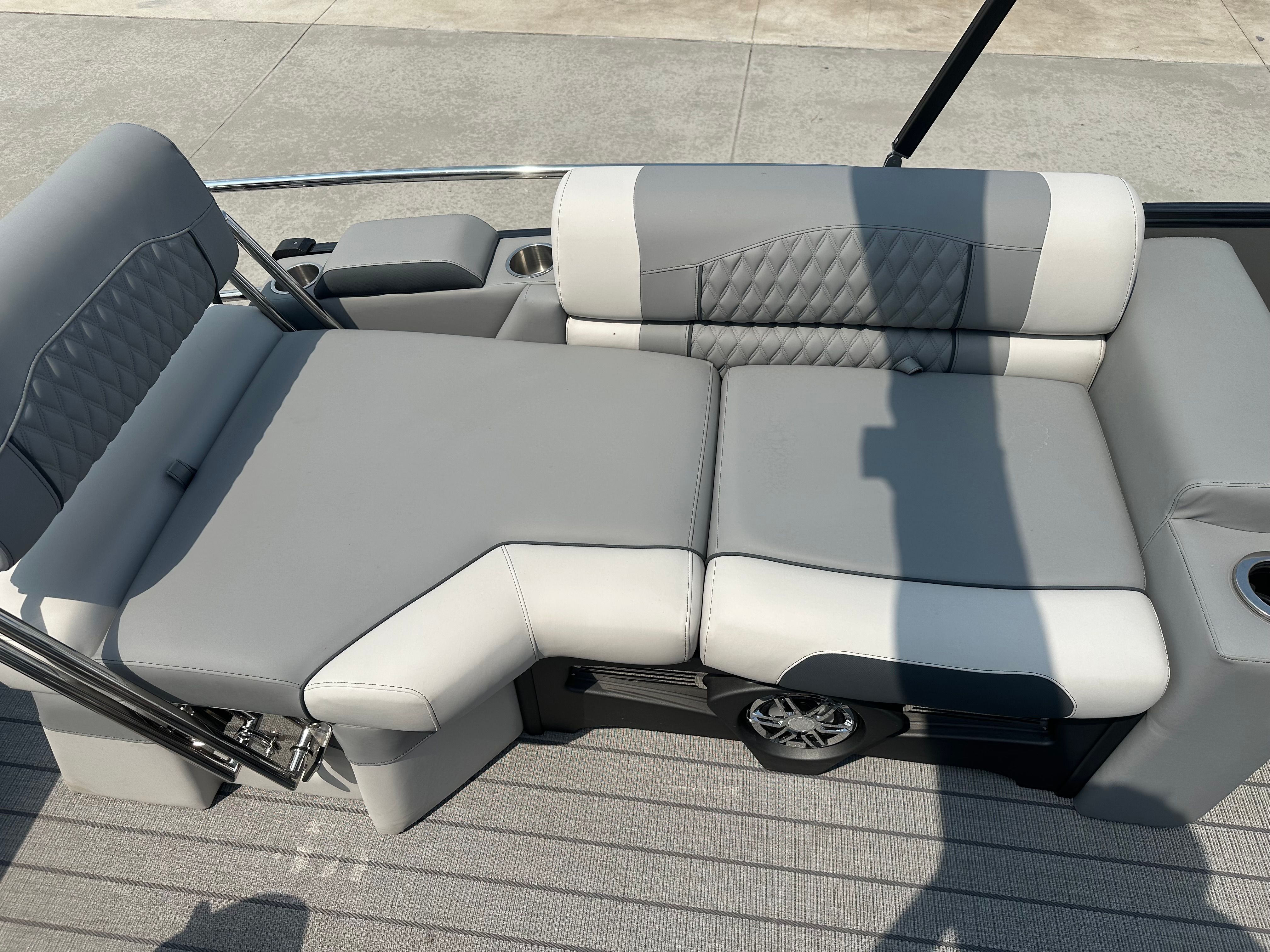 2025 Avalon Catalina Quad Lounge Shift - 23' - 33