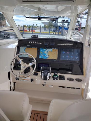 2018 Boston Whaler 420 Outrage - 3