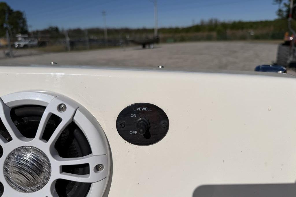 2024 Stingray 191 DC boat livewell switch and speaker detail.